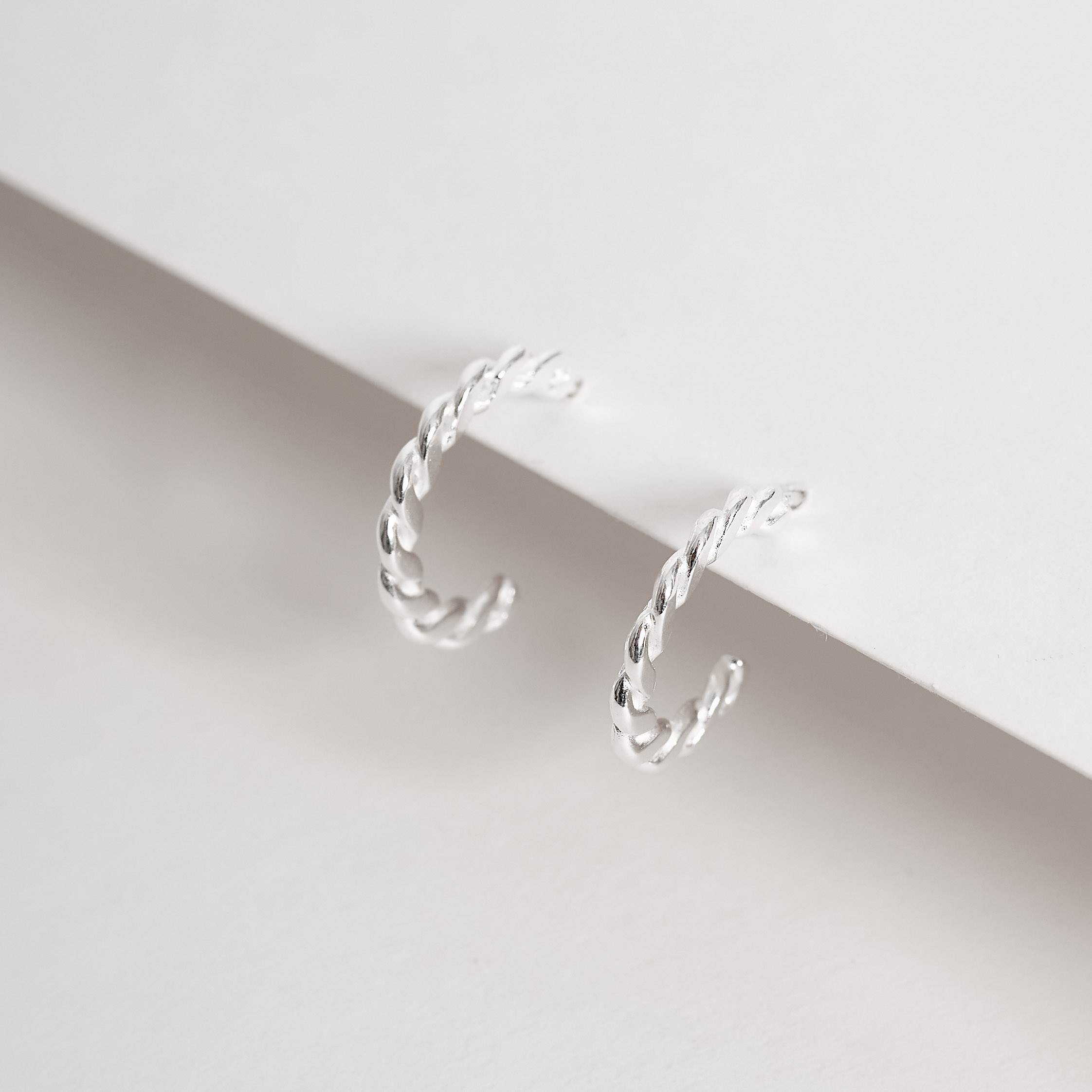 Imagem Brinco argola trançada 16mm tarraxa