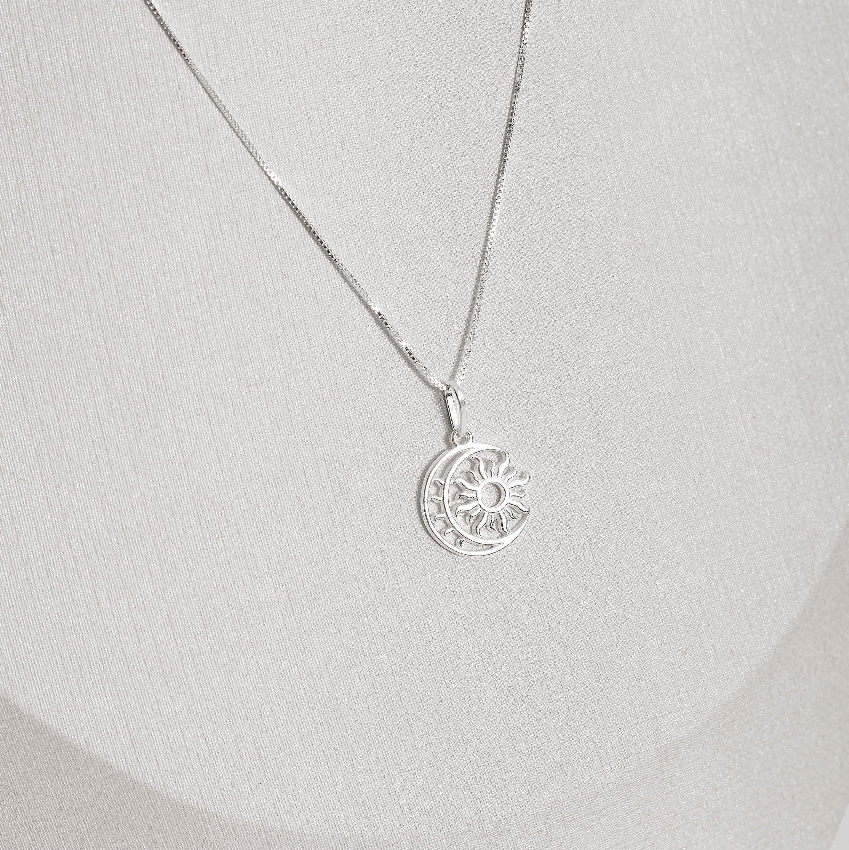 Imagem Colar pingente lua e sol 15mm 45cm