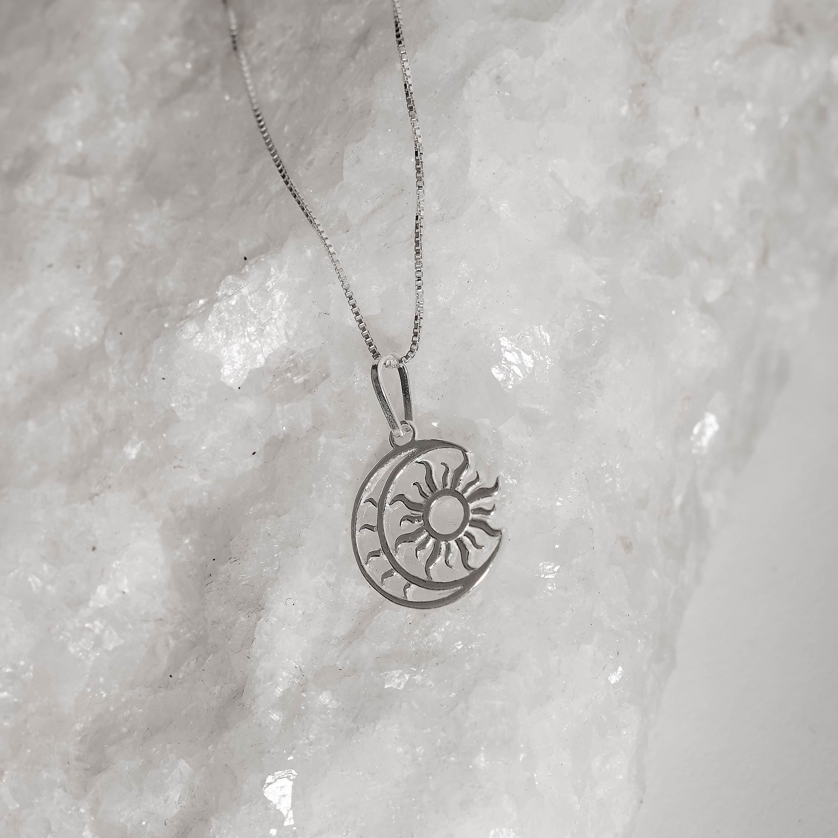 Imagem Secundária Colar pingente lua e sol 15mm 45cm