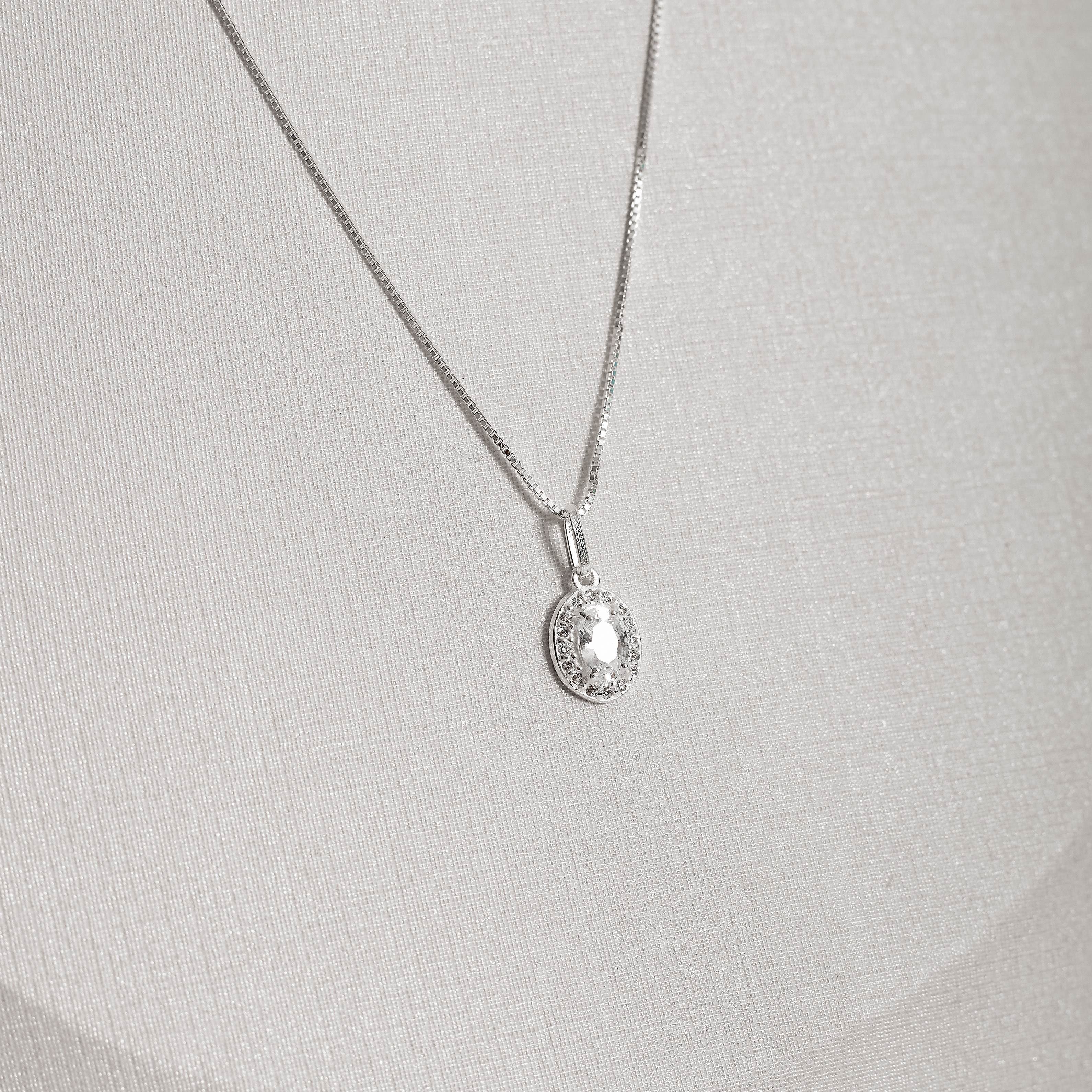 Imagem Colar pingente zircônia cristal oval cravejada 9mm 45cm