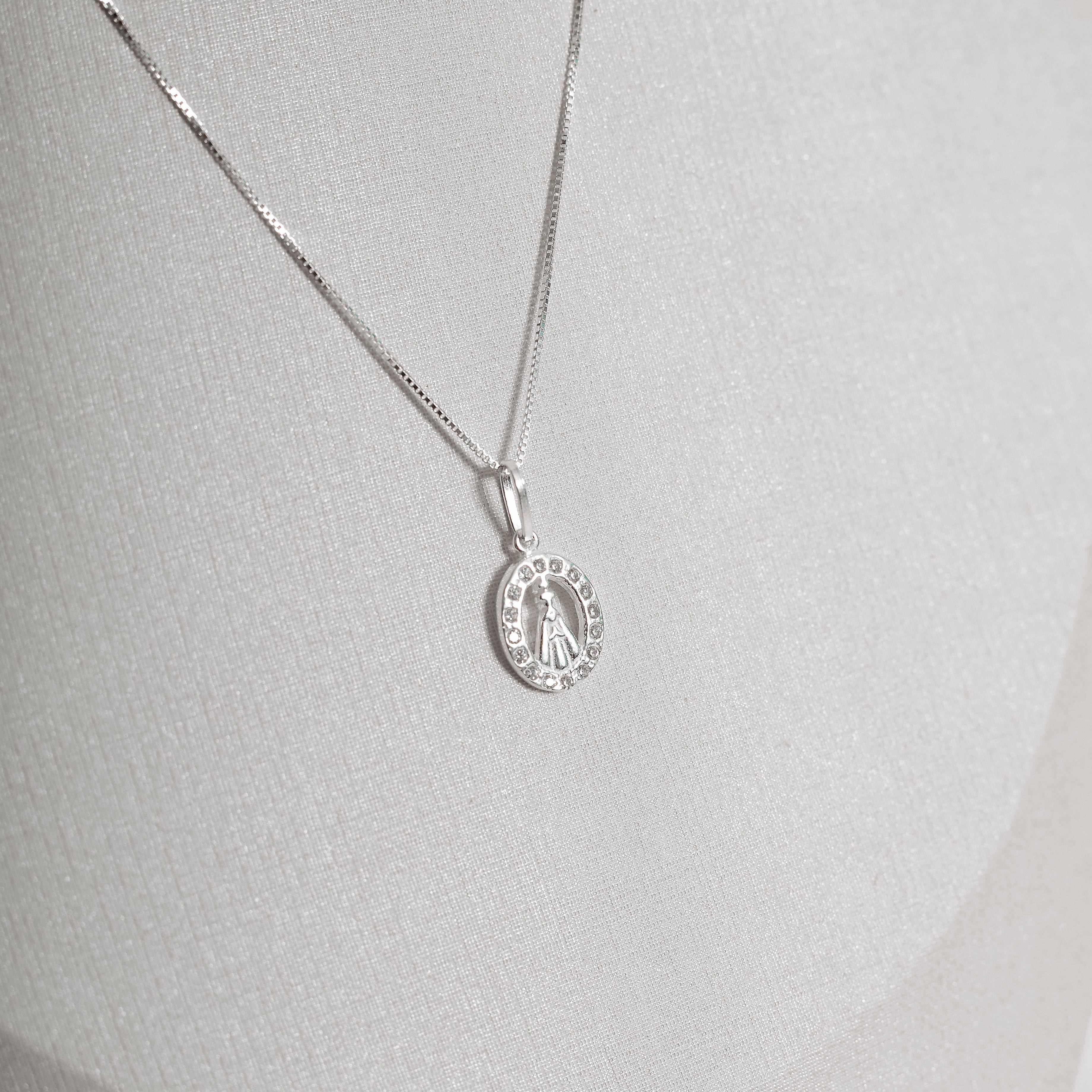 Imagem Colar pingente medalha Nsa. Sra. Aparecida vazada cravejada 12mm 45cm