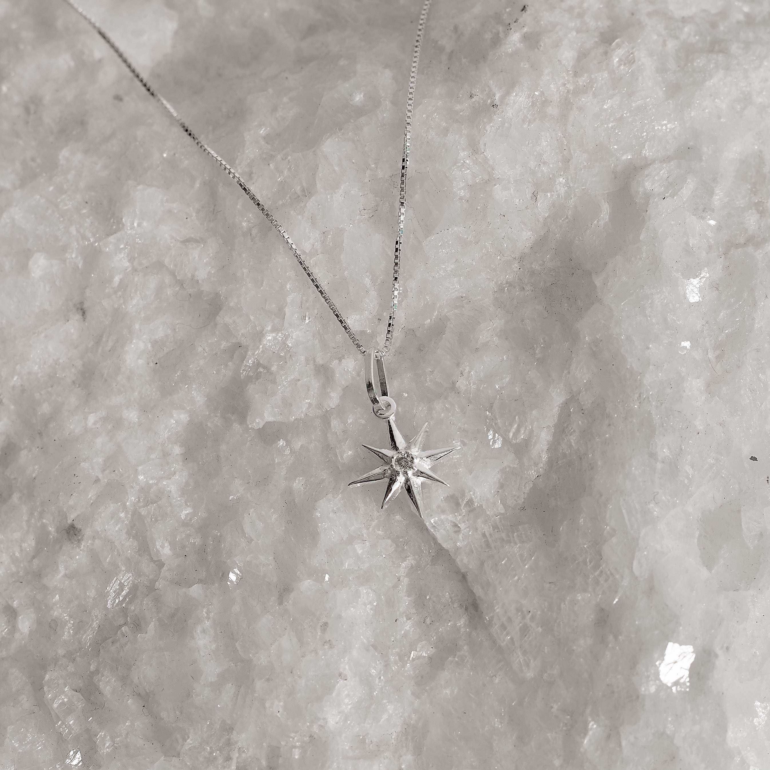 Imagem Colar pingente estrela 8 pontas 13mm 45cm