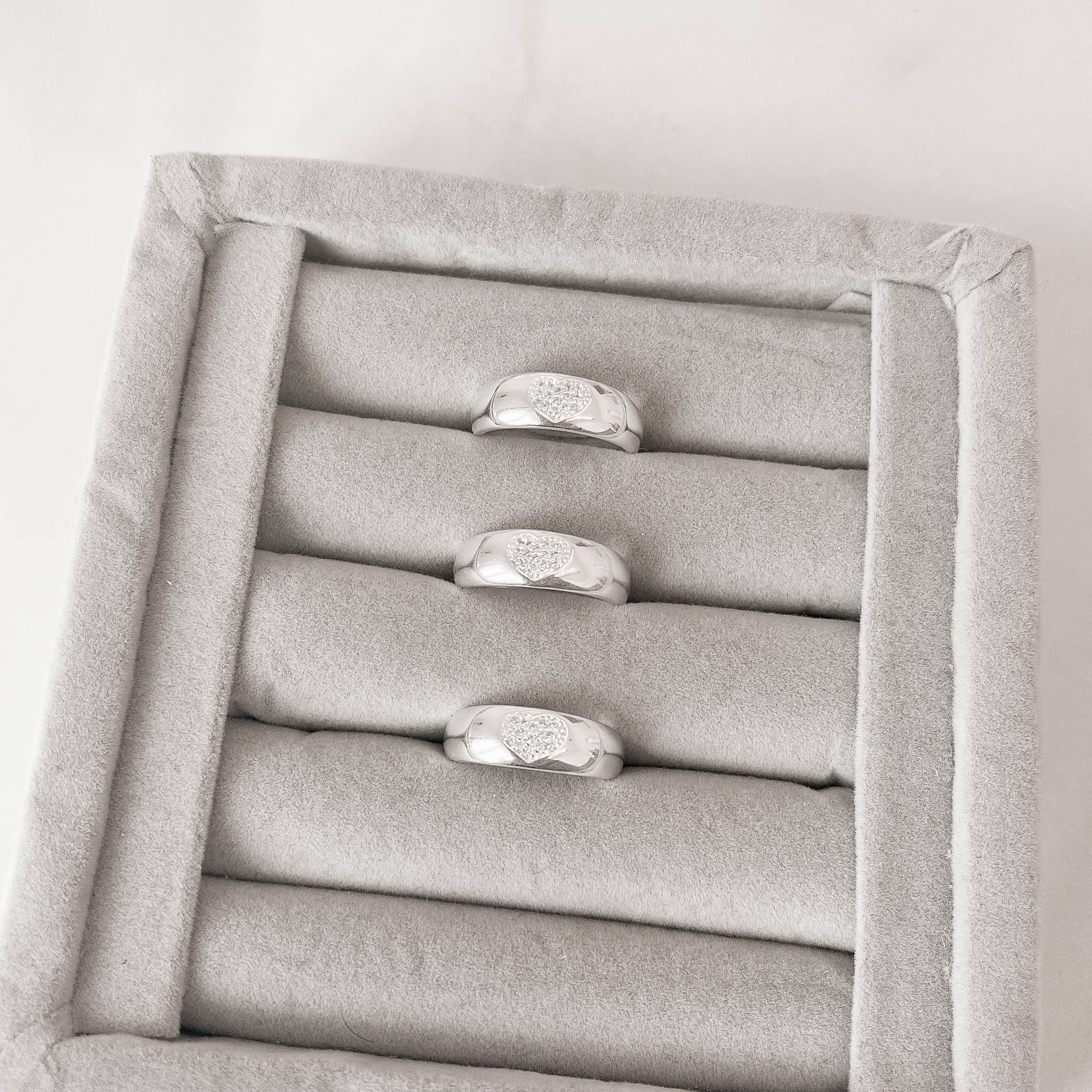 Imagem Secundária Anel largo coração cravejado