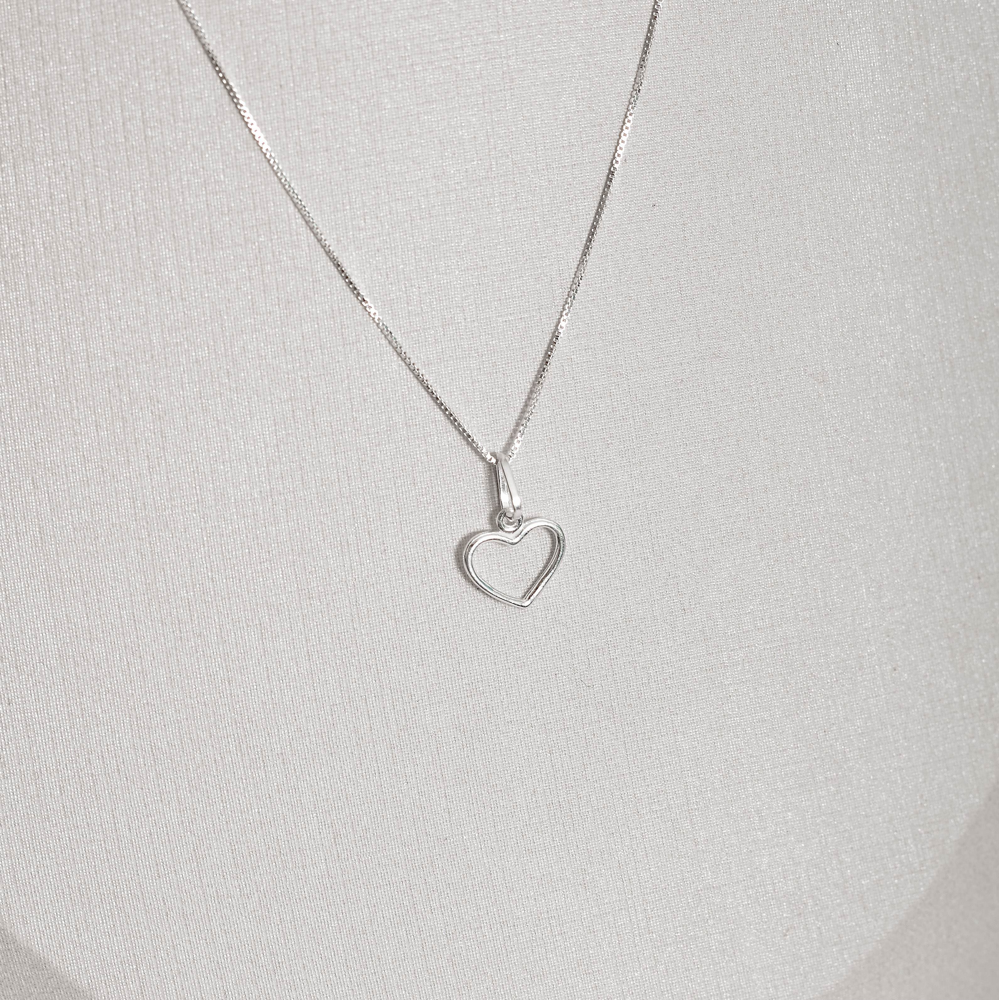 Imagem Secundária Colar pingente coração vazado 12mm 40cm