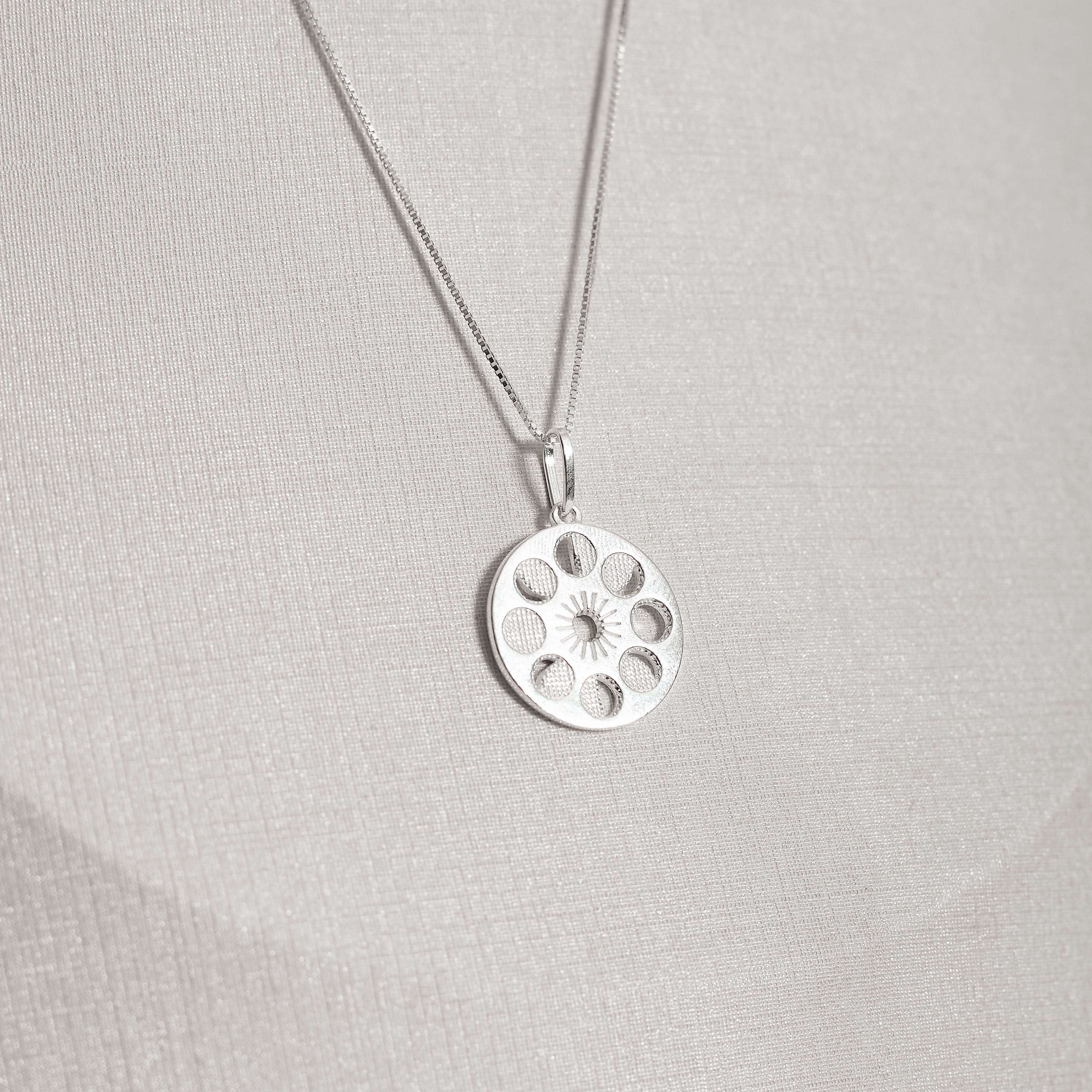 Imagem Colar pingente medalha fases da lua 17mm 45cm