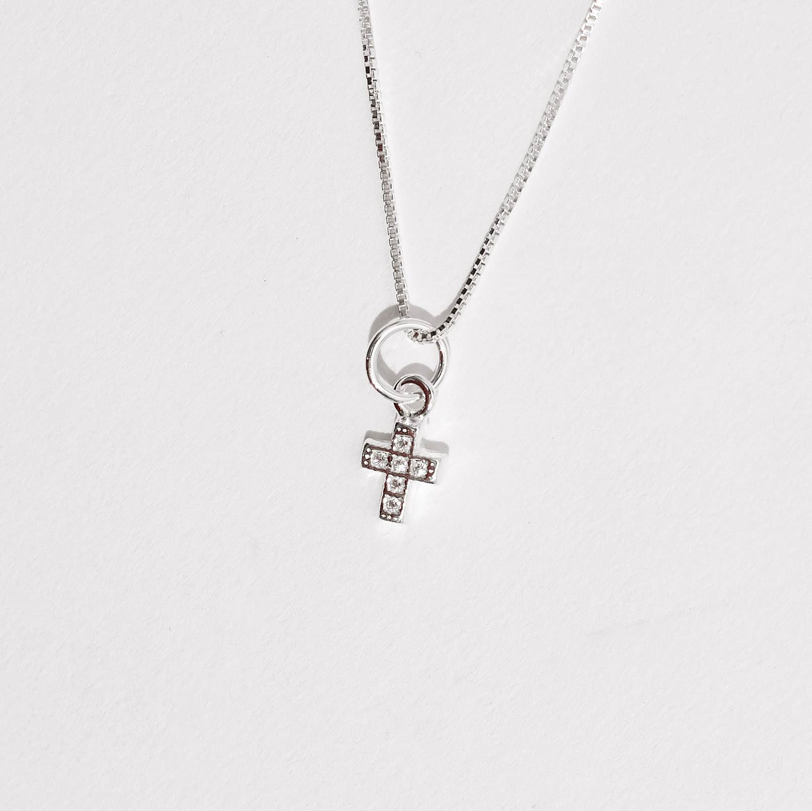 Imagem Secundária Colar pingente cruz cravejada 7mm 40cm