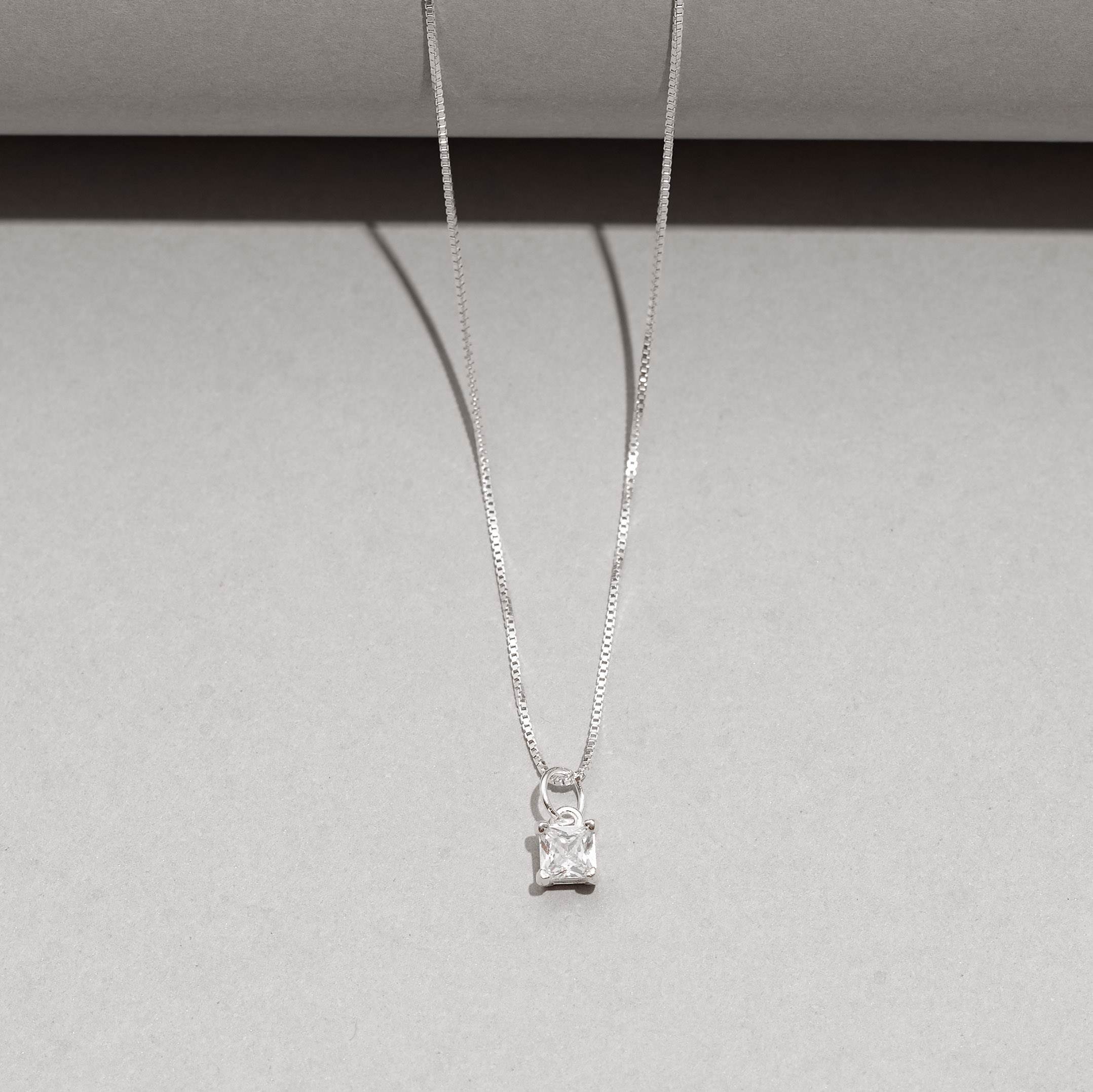 Imagem Secundária Colar pingente zircônia quadrada caixa alta 4mm 40cm