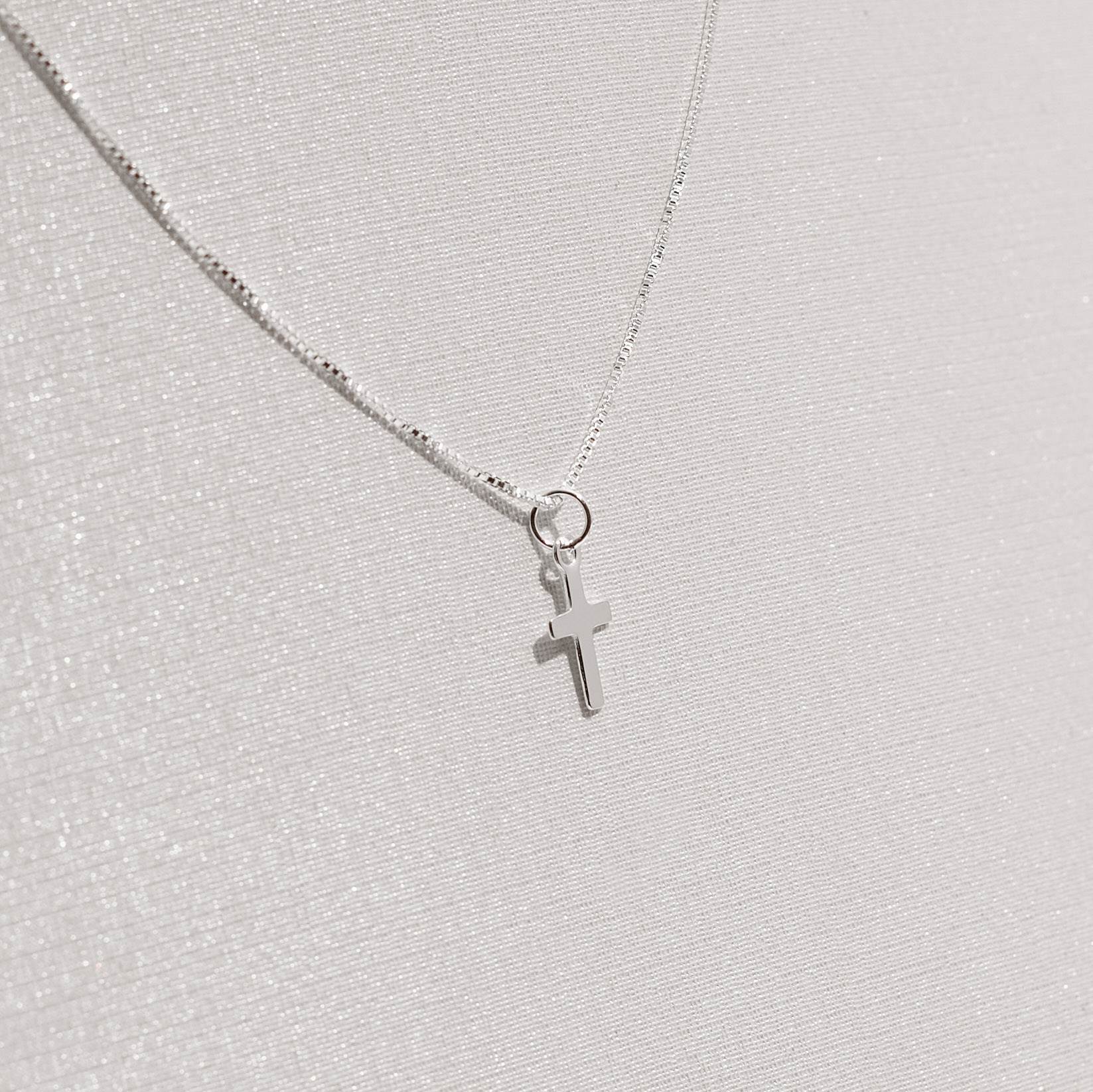 Imagem Colar pingente cruz 11mm 40cm