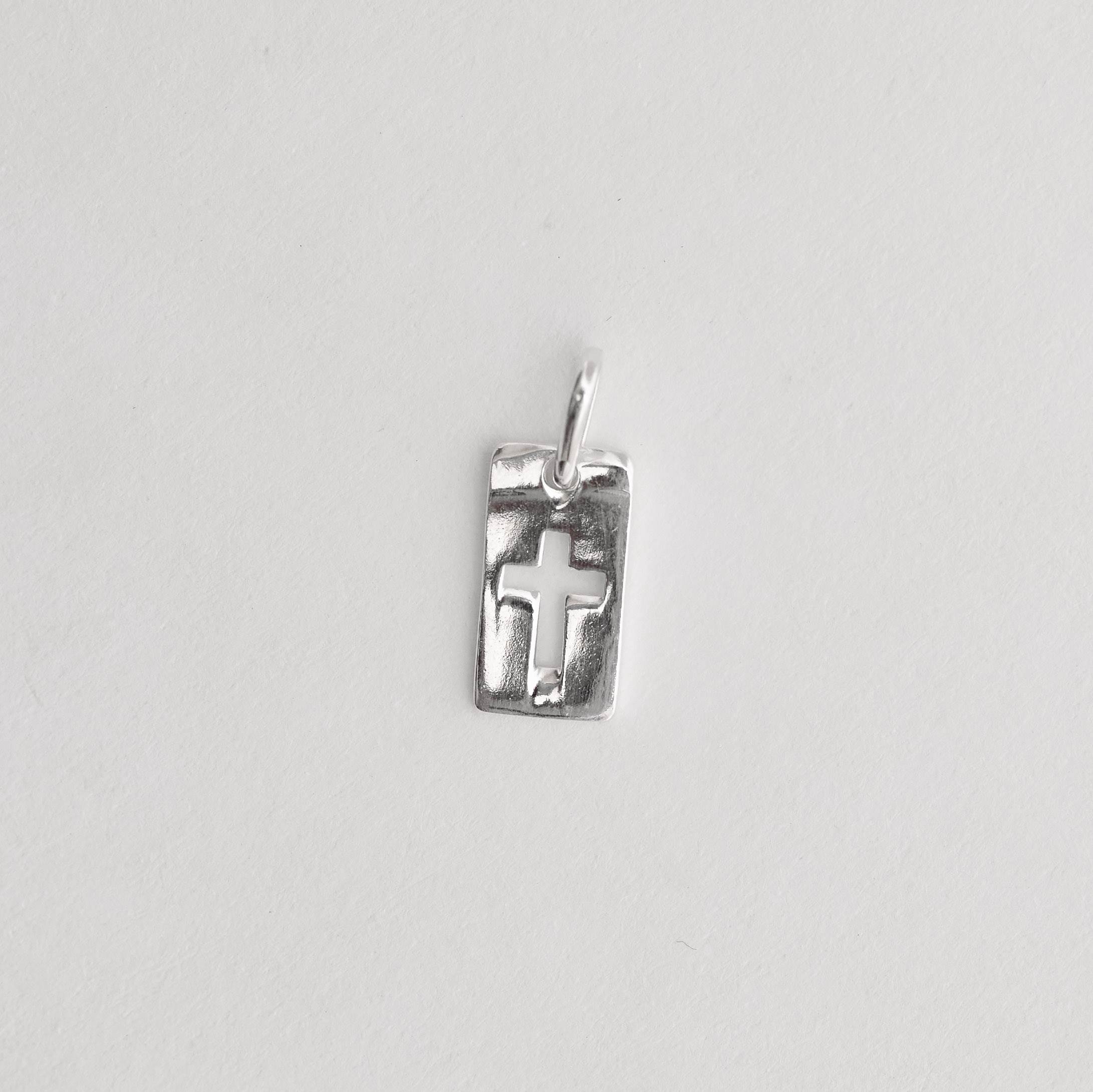 Imagem Secundária Pingente placa cruz vazada 13mm