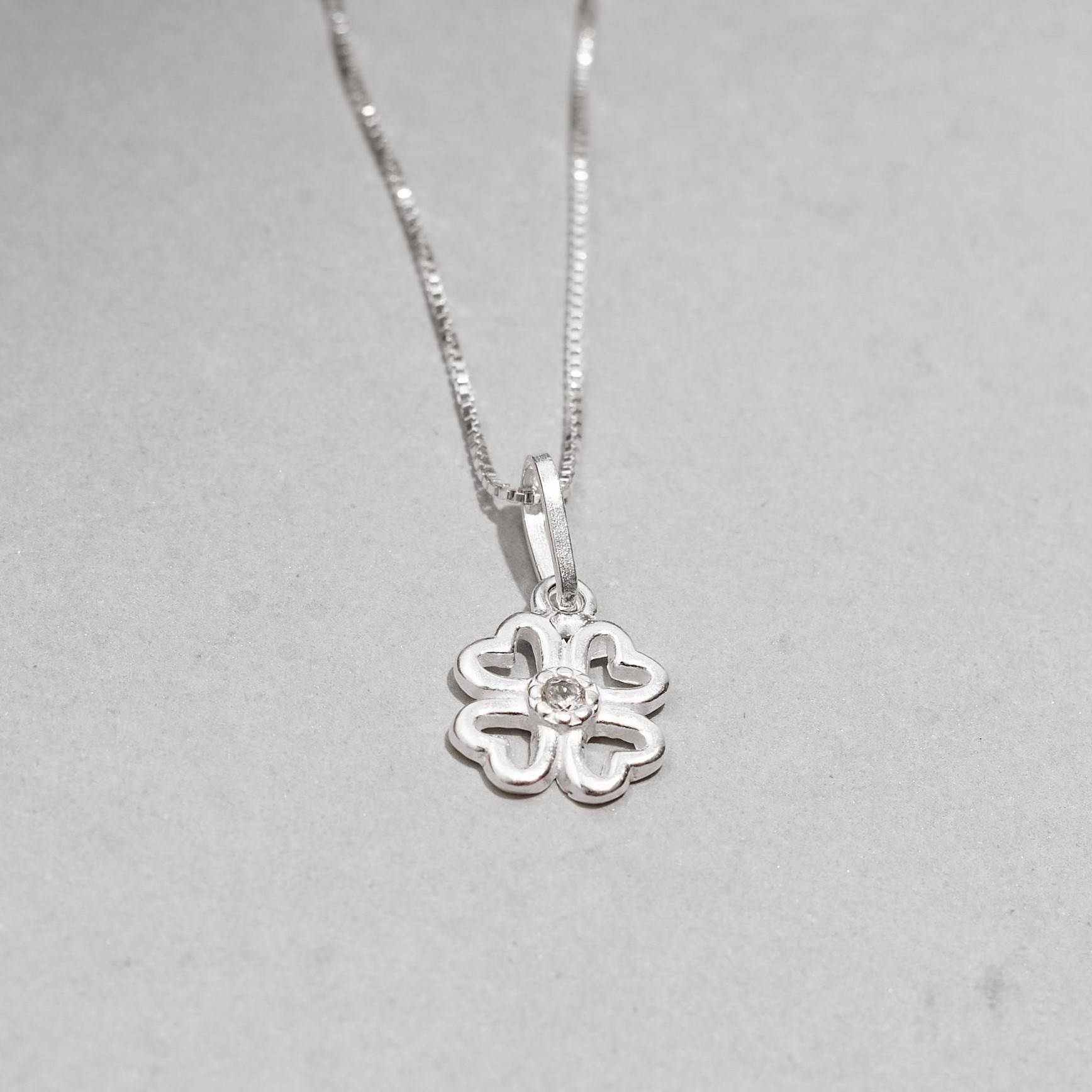 Imagem Secundária Colar pingente trevo vazado com zircônia 9mm 40cm