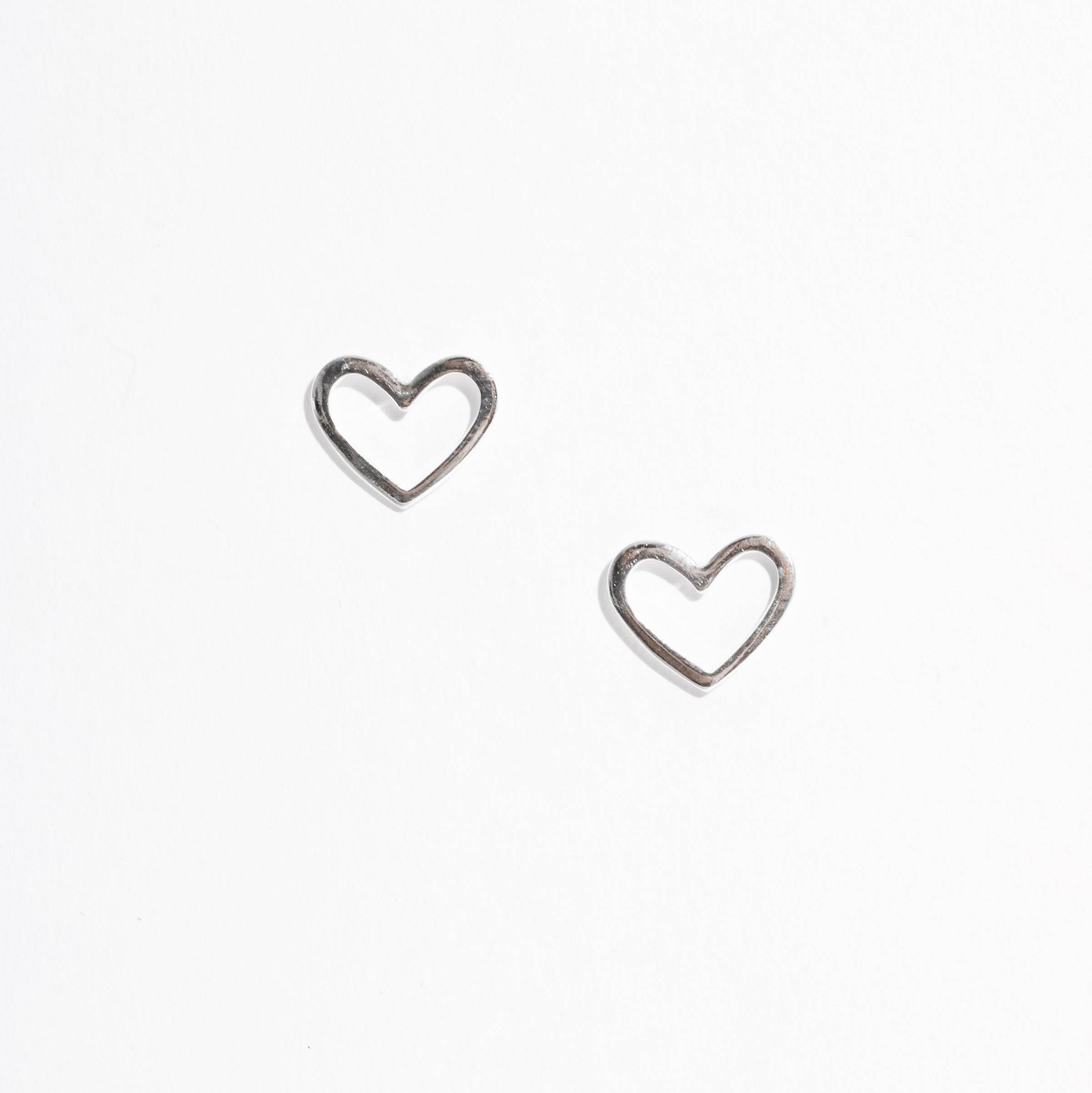 Imagem Brinco coração vazado 11mm