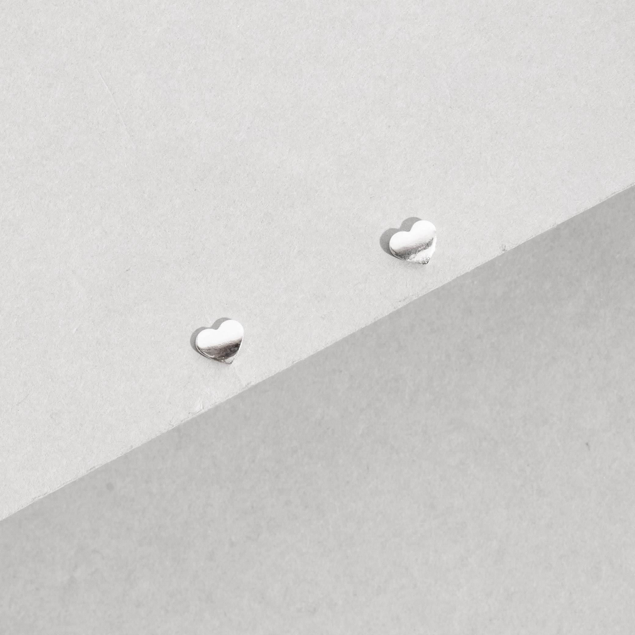 Imagem Brinco coração liso 5mm