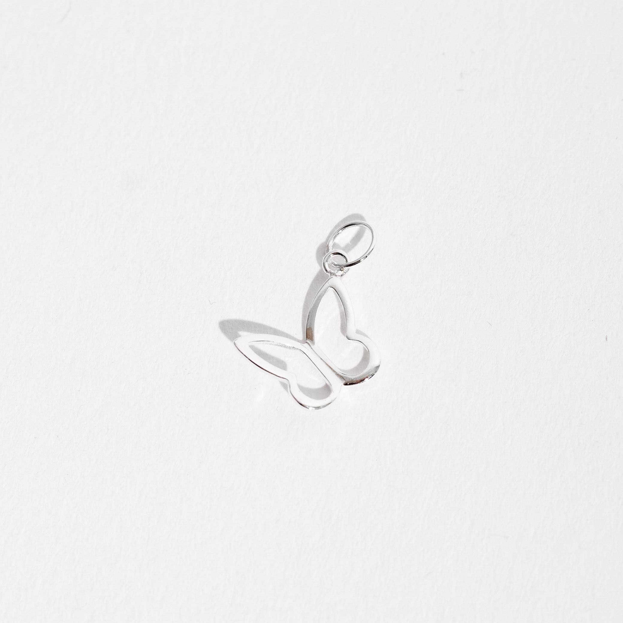 Imagem Pingente borboleta vazada de lado 11mm