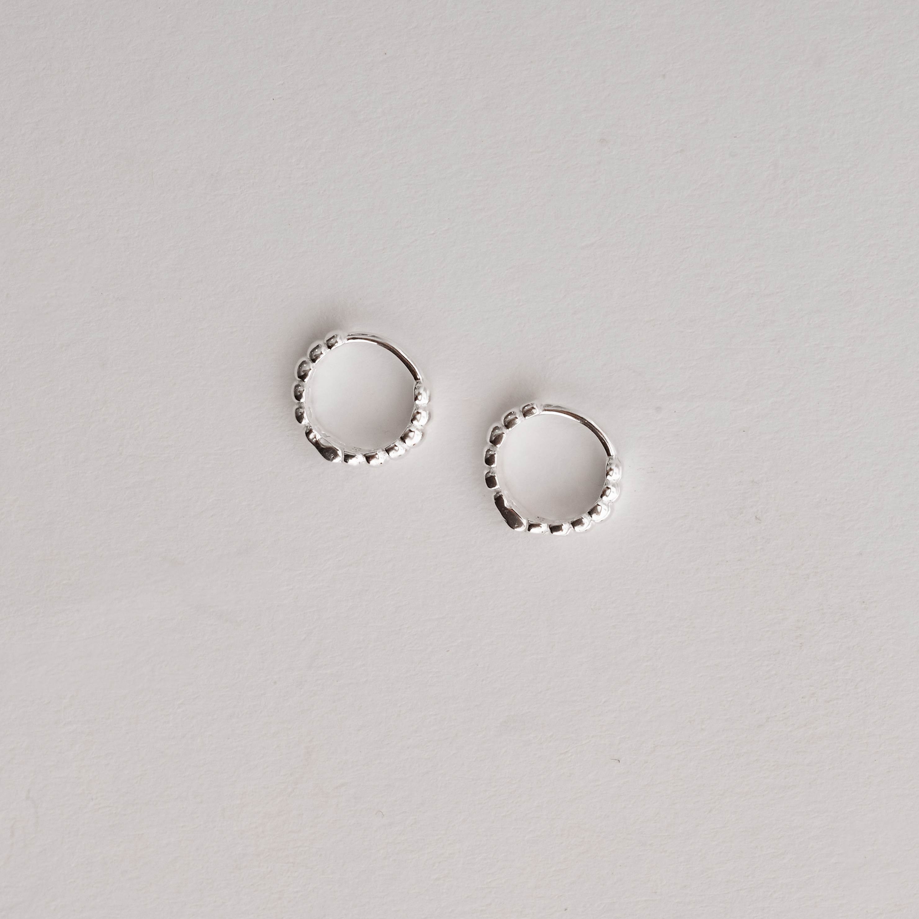 Argola click fio bolinhas 11mm