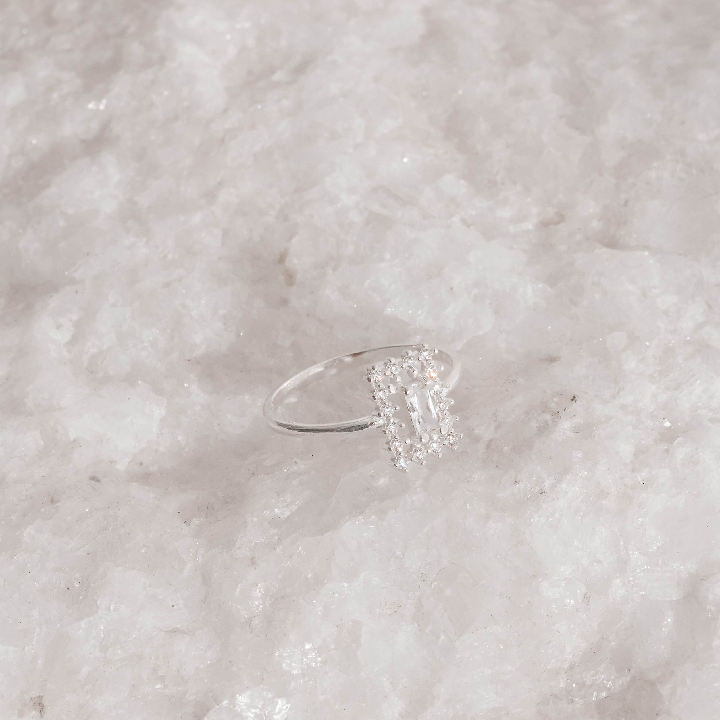 Imagem Anel zircônia retangular cristal com cravejado