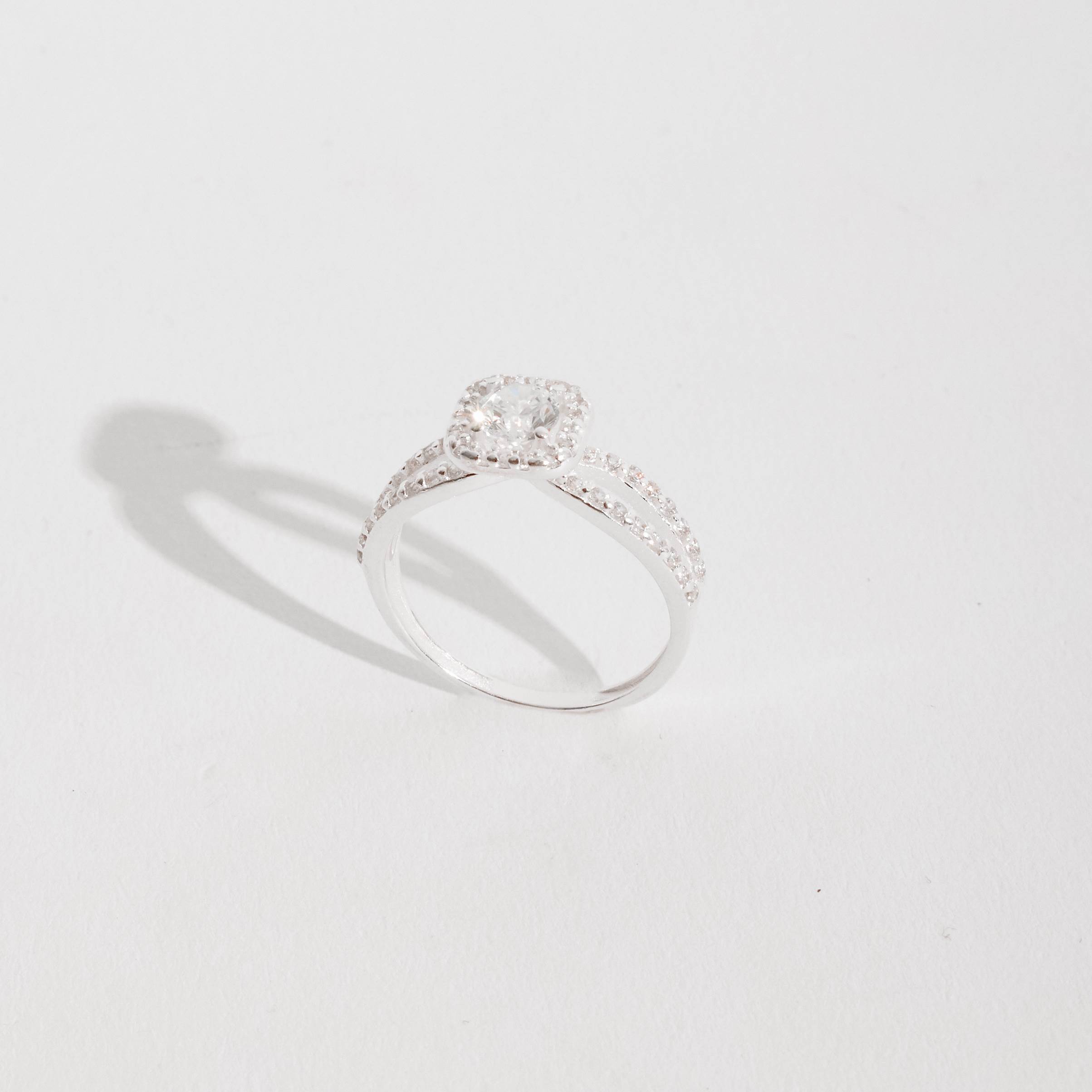 Imagem Anel zircônia redonda com fio duplo cravejado