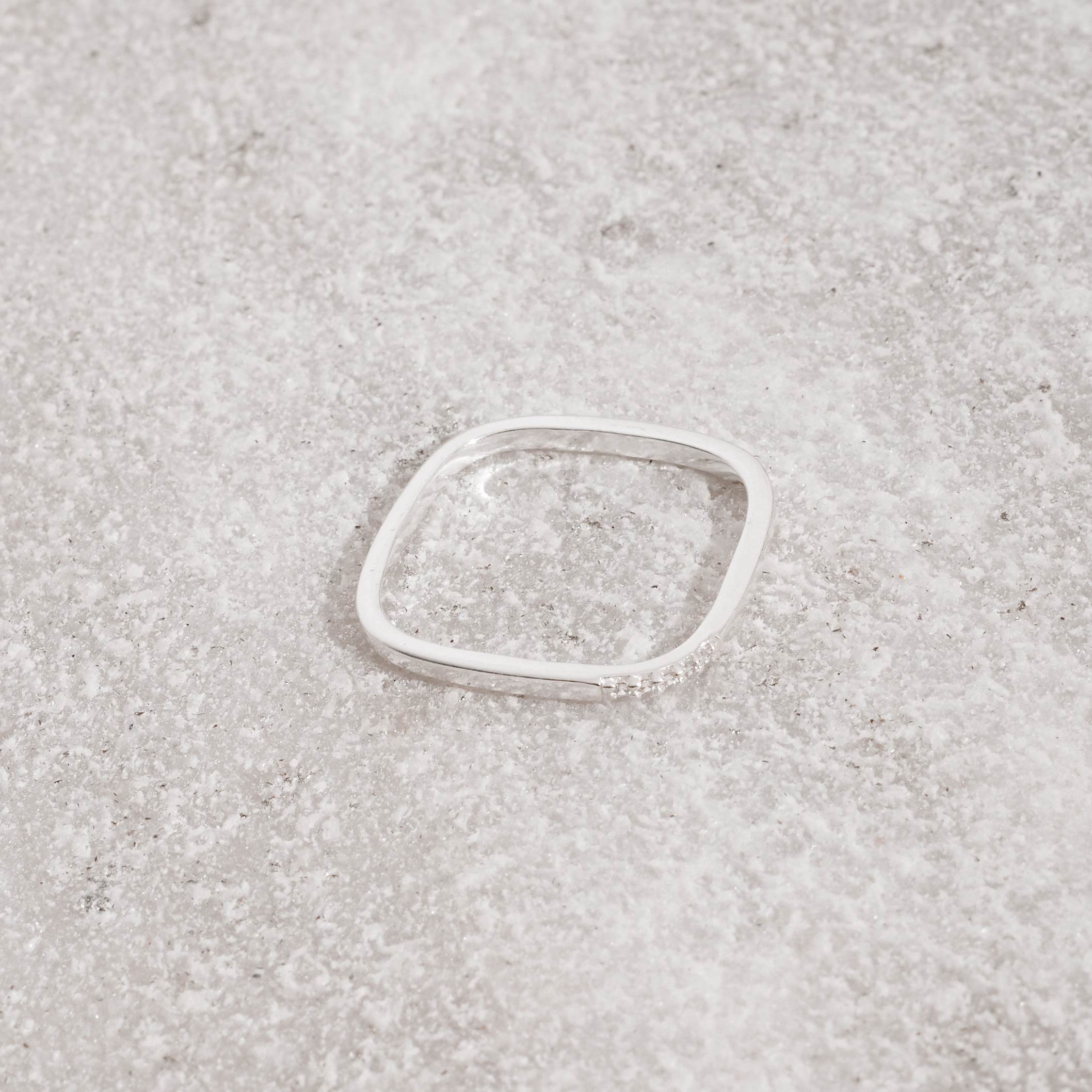 Imagem Anel quadrado com detalhe cravejado