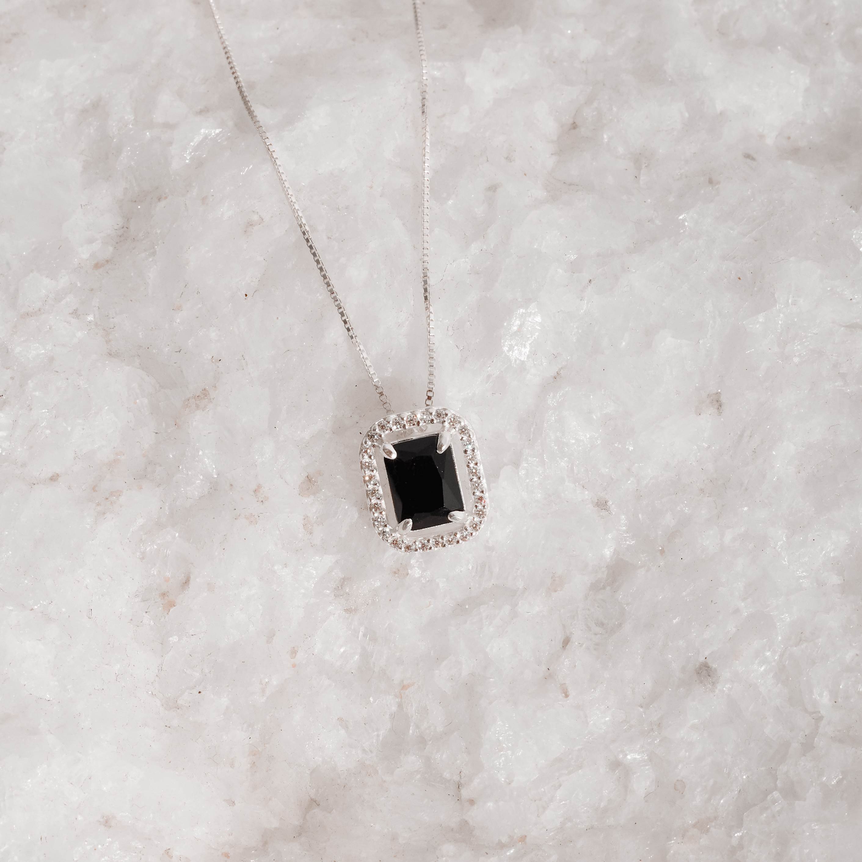 Imagem Colar zircônia retangular ônix com cravejado 13mm 45cm