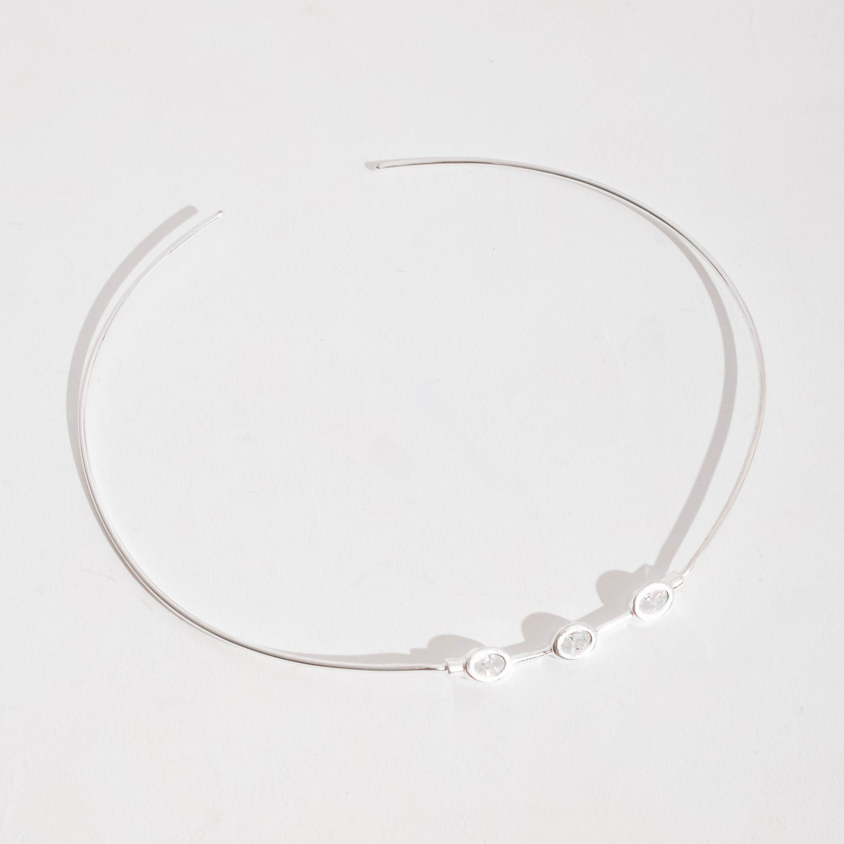 Imagem Secundária Colar aro 3 zircônias ovais aberto