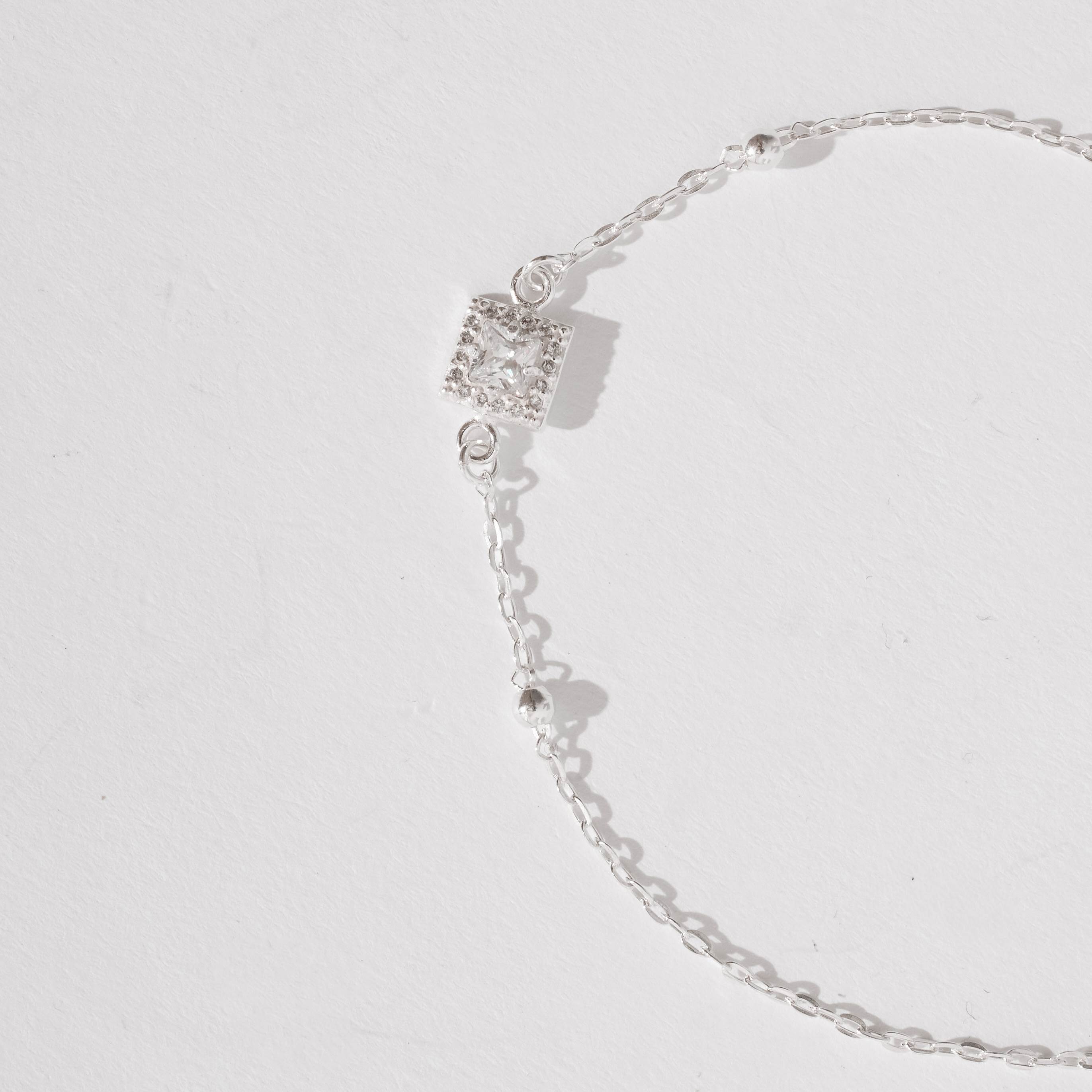 Imagem Pulseira entremeio quadrado cravejado 8mm com bolas