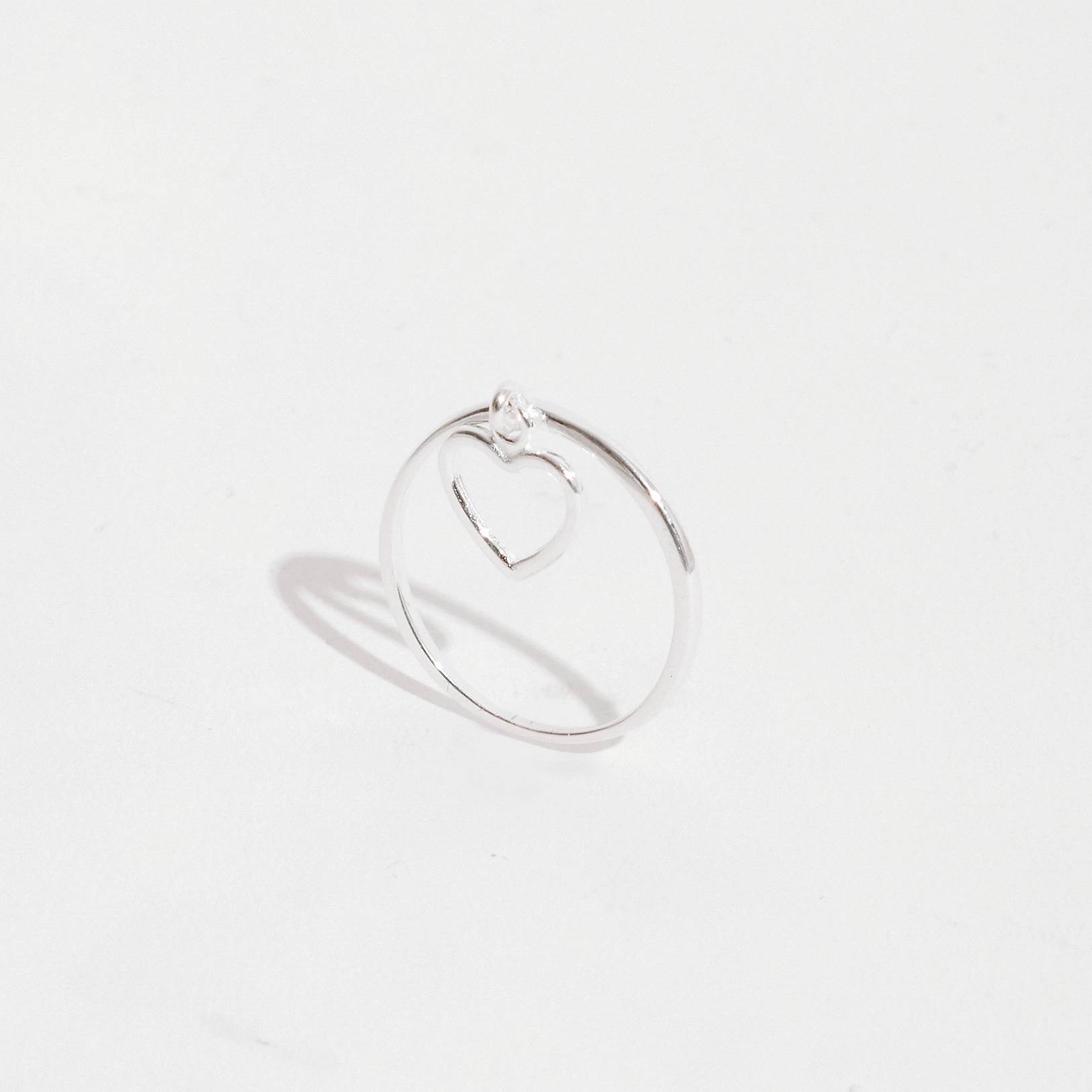 Anel pingente coração vazado