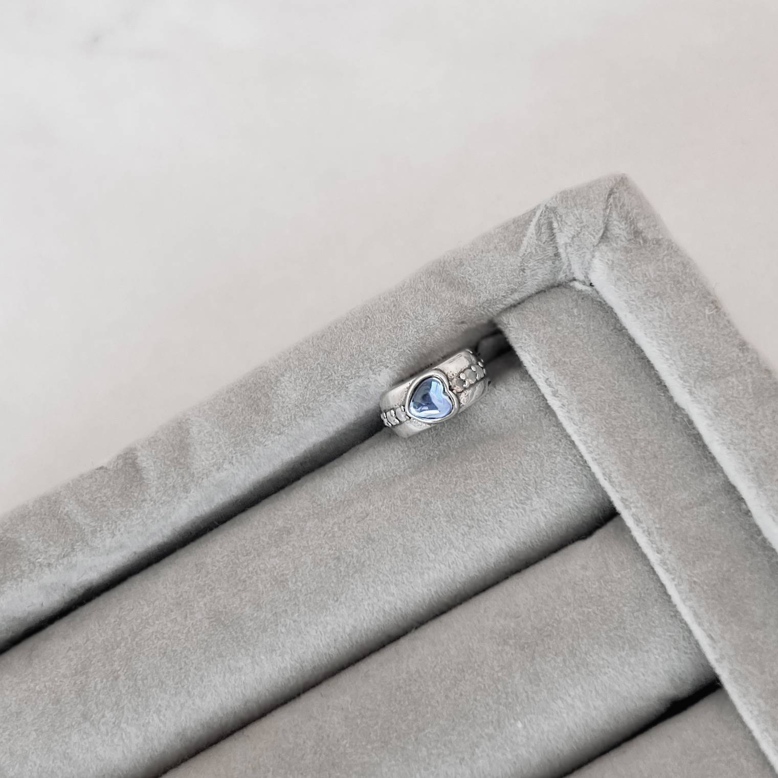 Imagem Secundária Berloque trava cravejada coração pedra da lua 12mm envelhecido