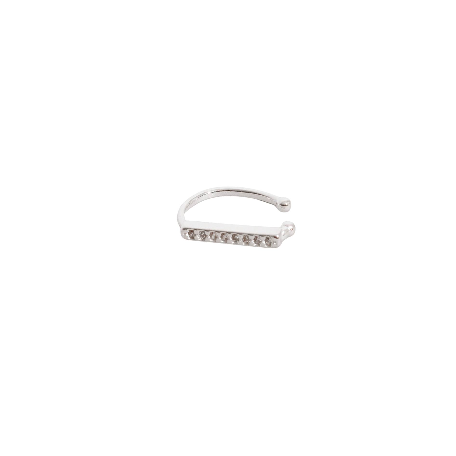 Piercing fake detalhe reto cravejado