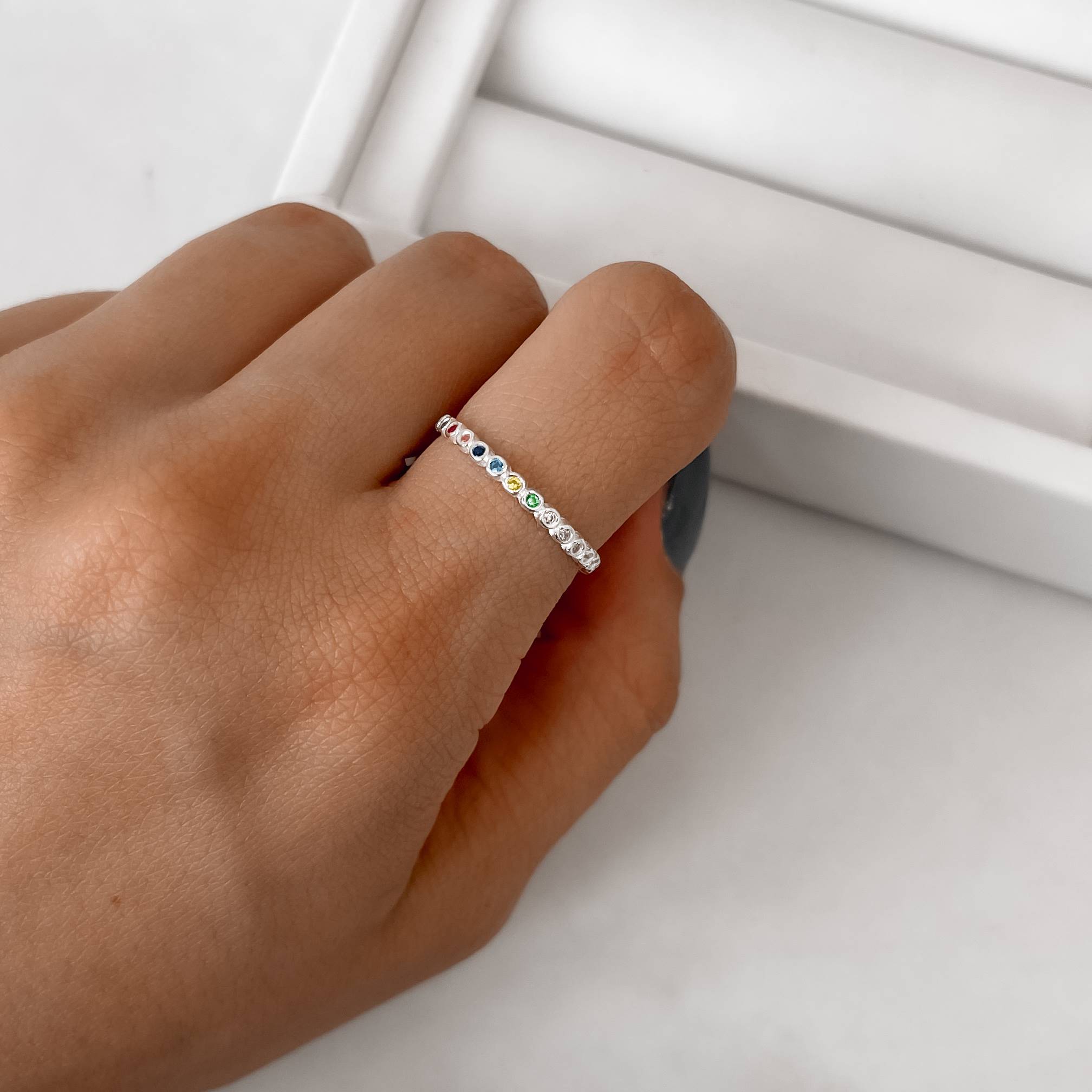 Imagem Secundária Anel aliança cravejada cristal e colorida