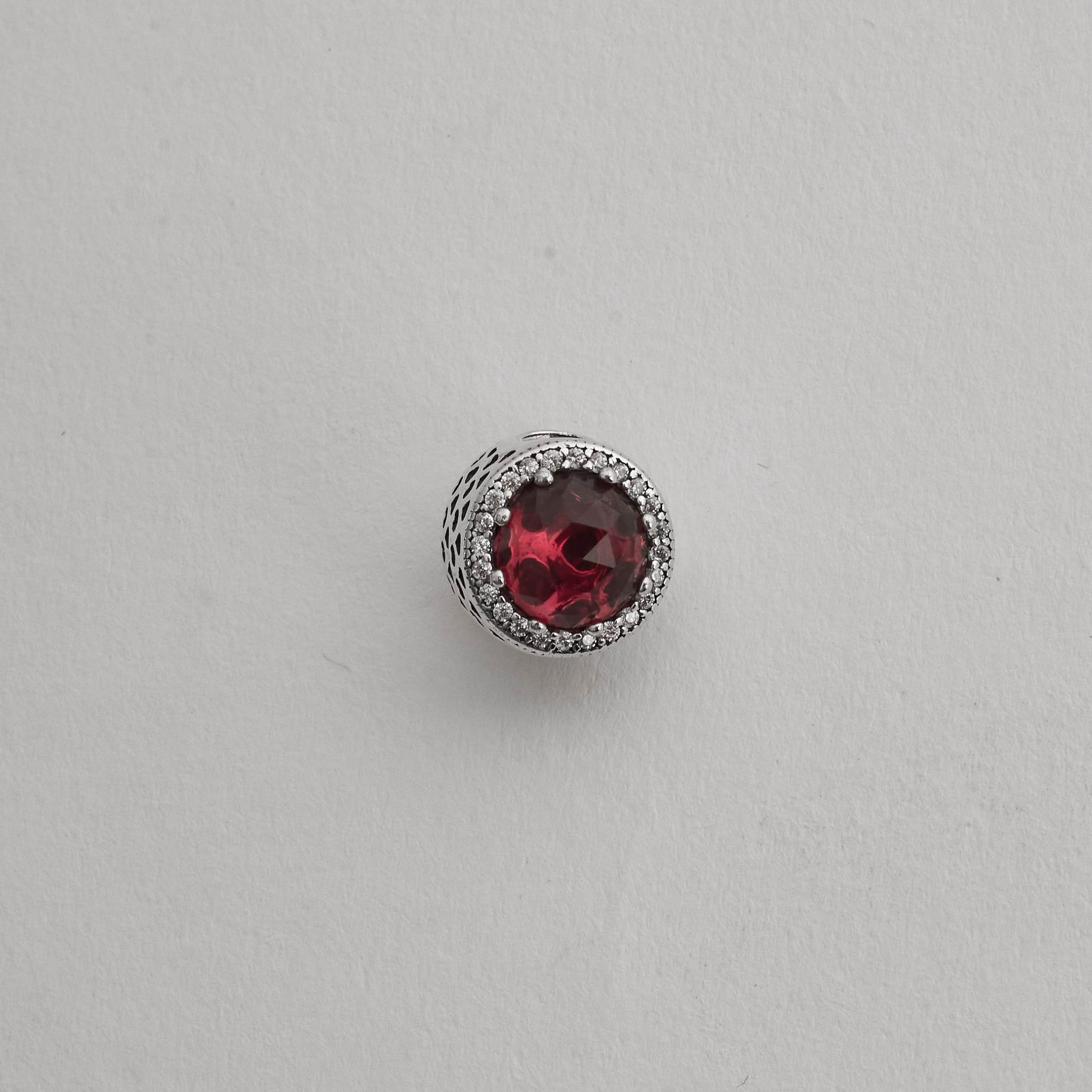 Berloque separador zircônia cereja com cravejado detalhe corações vazados 12mm envelhecido