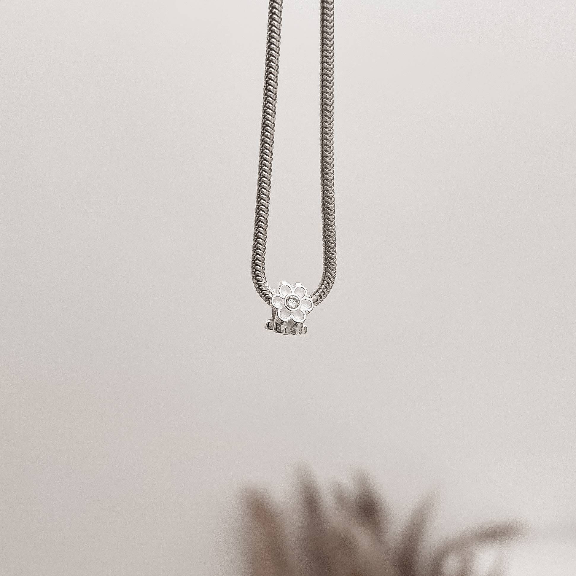 Berloque separador flores com zircônia 9mm