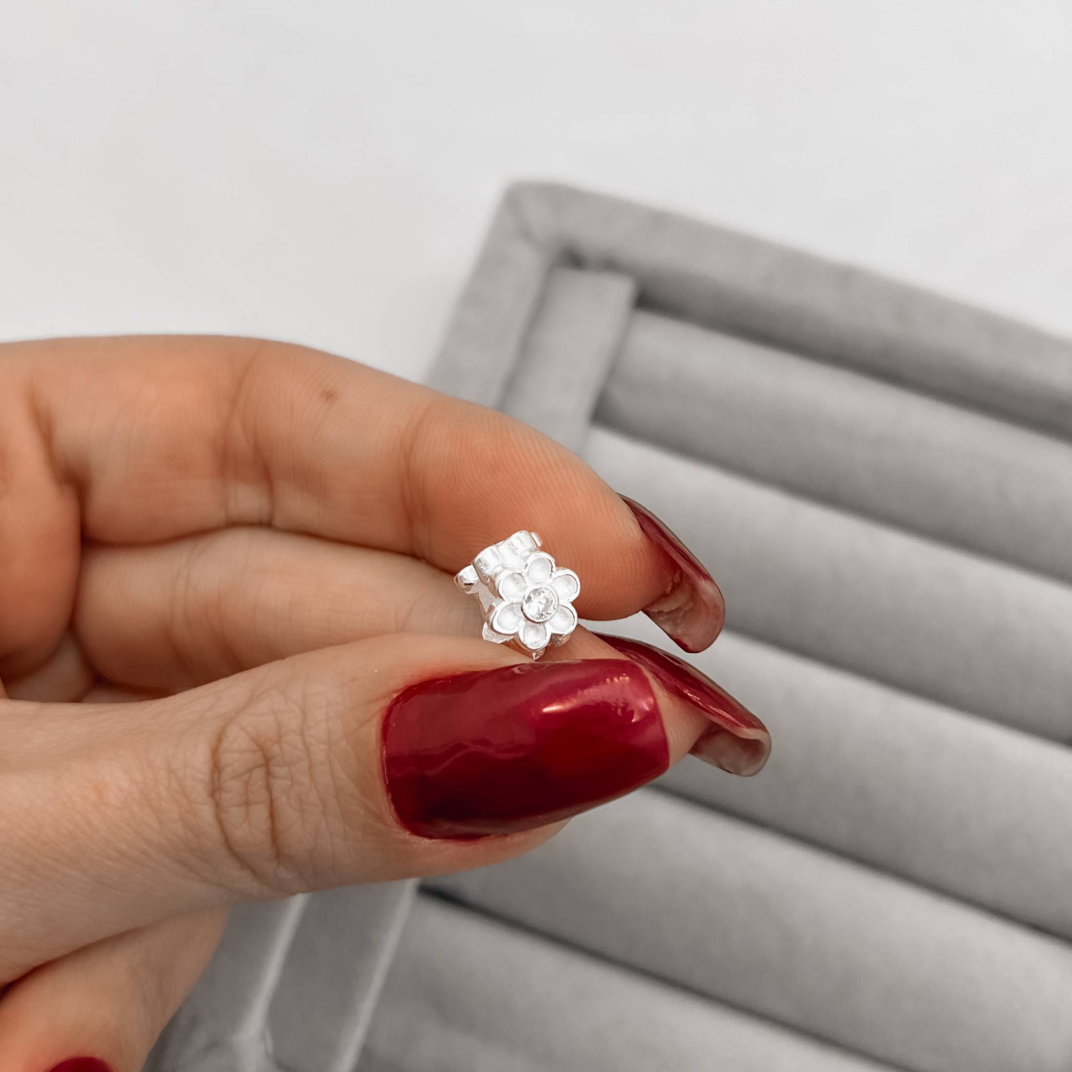 Imagem Secundária Berloque separador flores com zircônia 9mm