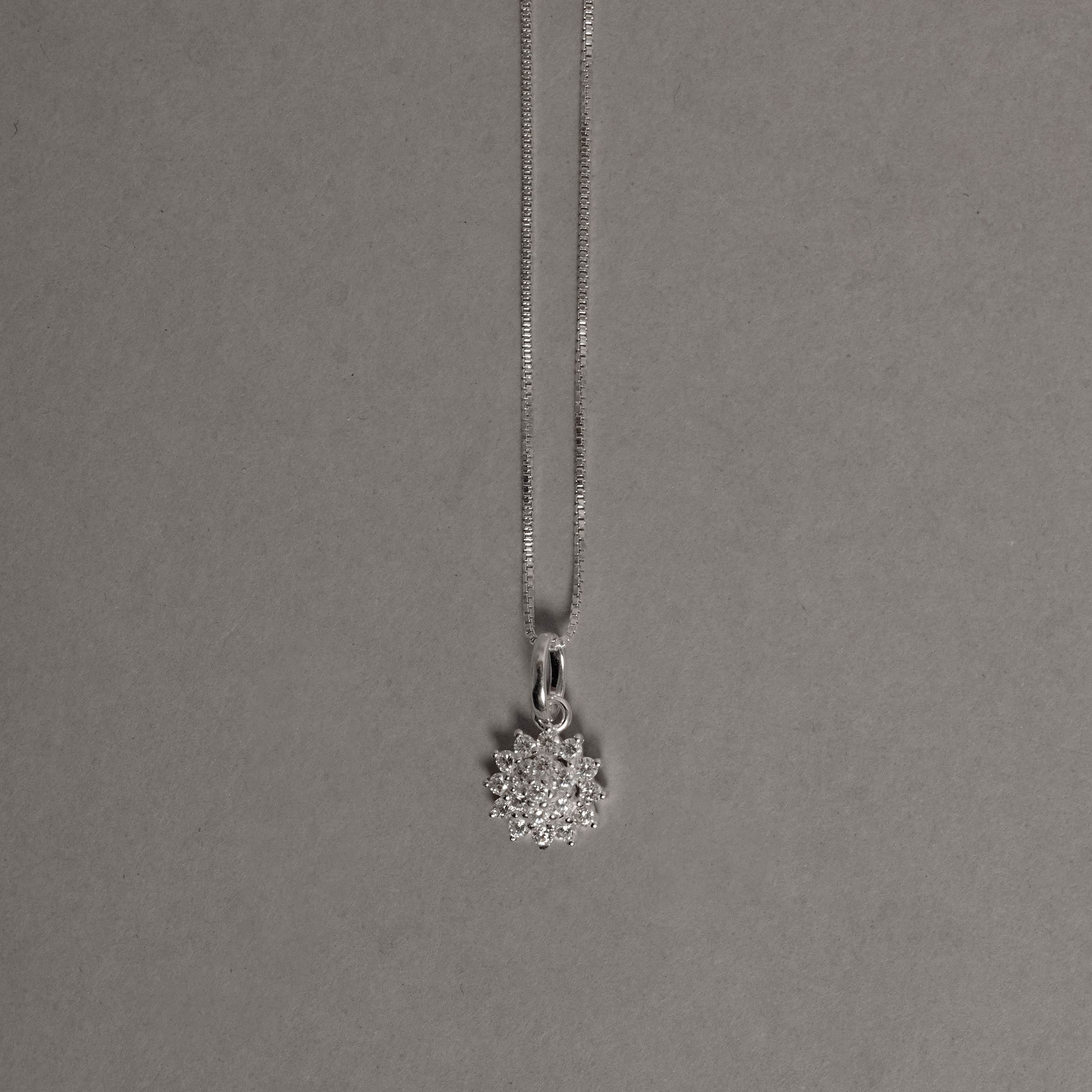 Imagem Secundária Colar pingente flor toda cravejada 9mm 45cm