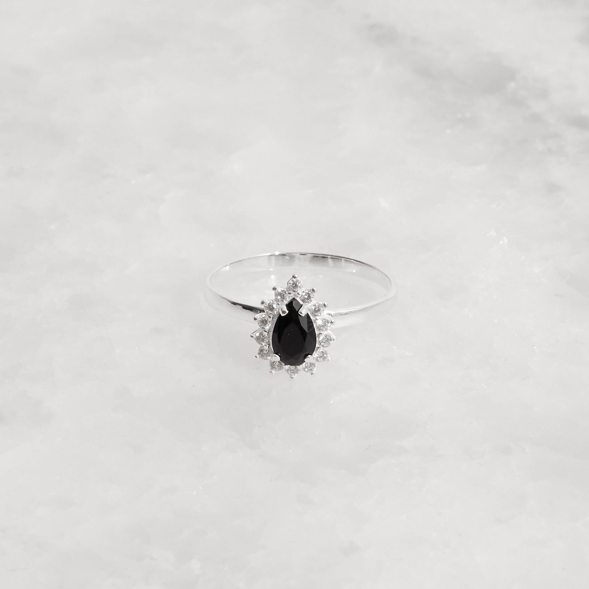 Imagem Secundária Anel zircônia gota ônix com cravejado