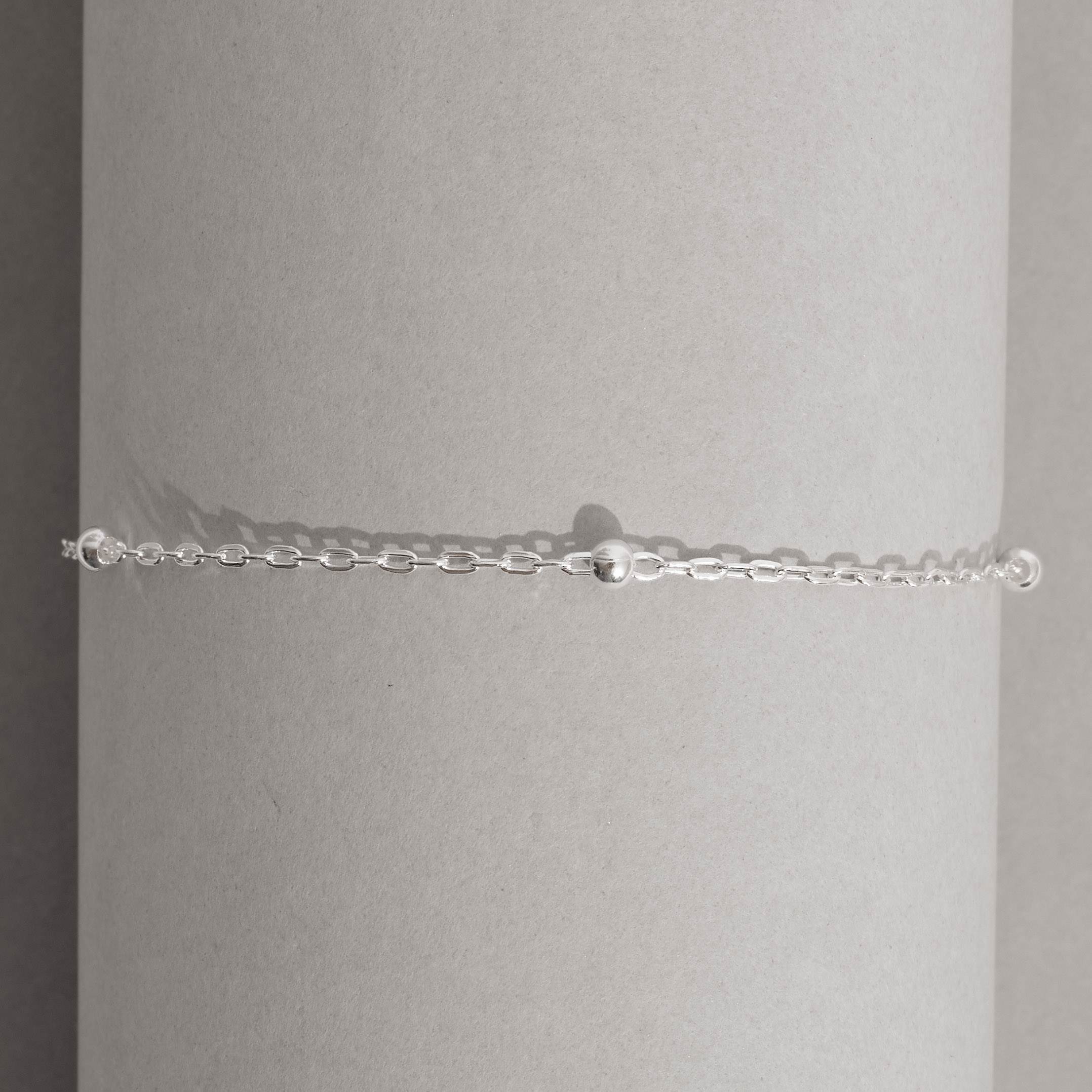 Imagem Secundária Pulseira entremeios bolas 3mm 19cm