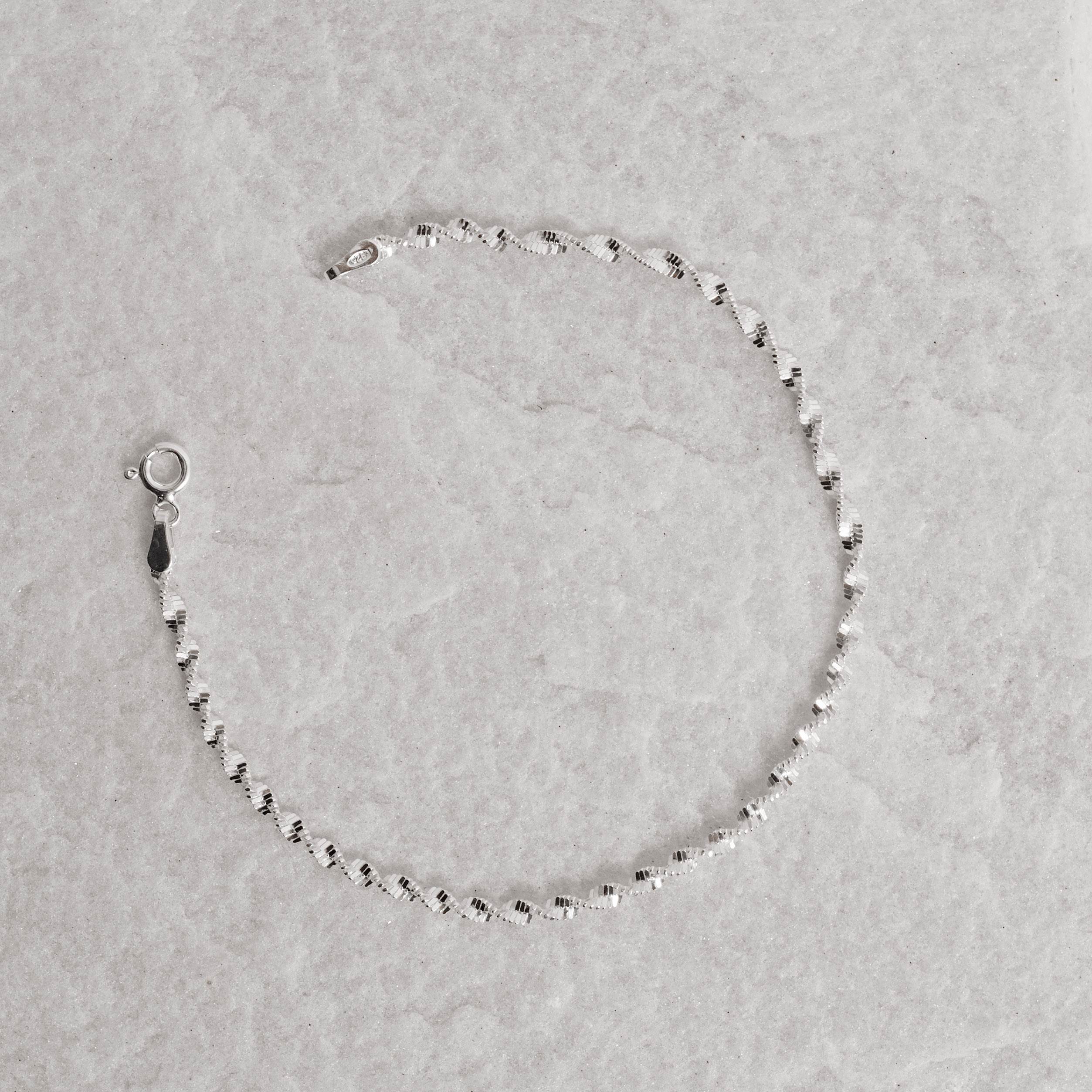 Imagem Secundária Pulseira corrente laminada torcida 2.4 18,5cm