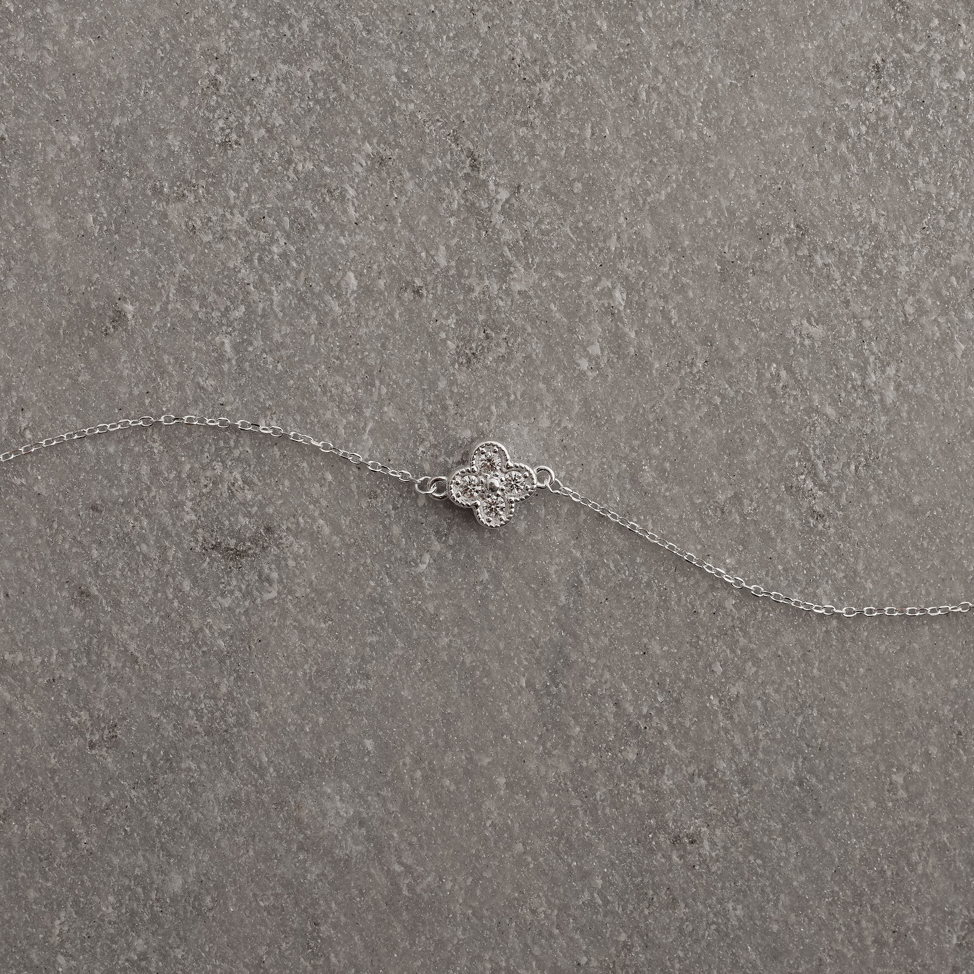 Imagem Secundária Pulseira entremeio trevo cravejado 9mm