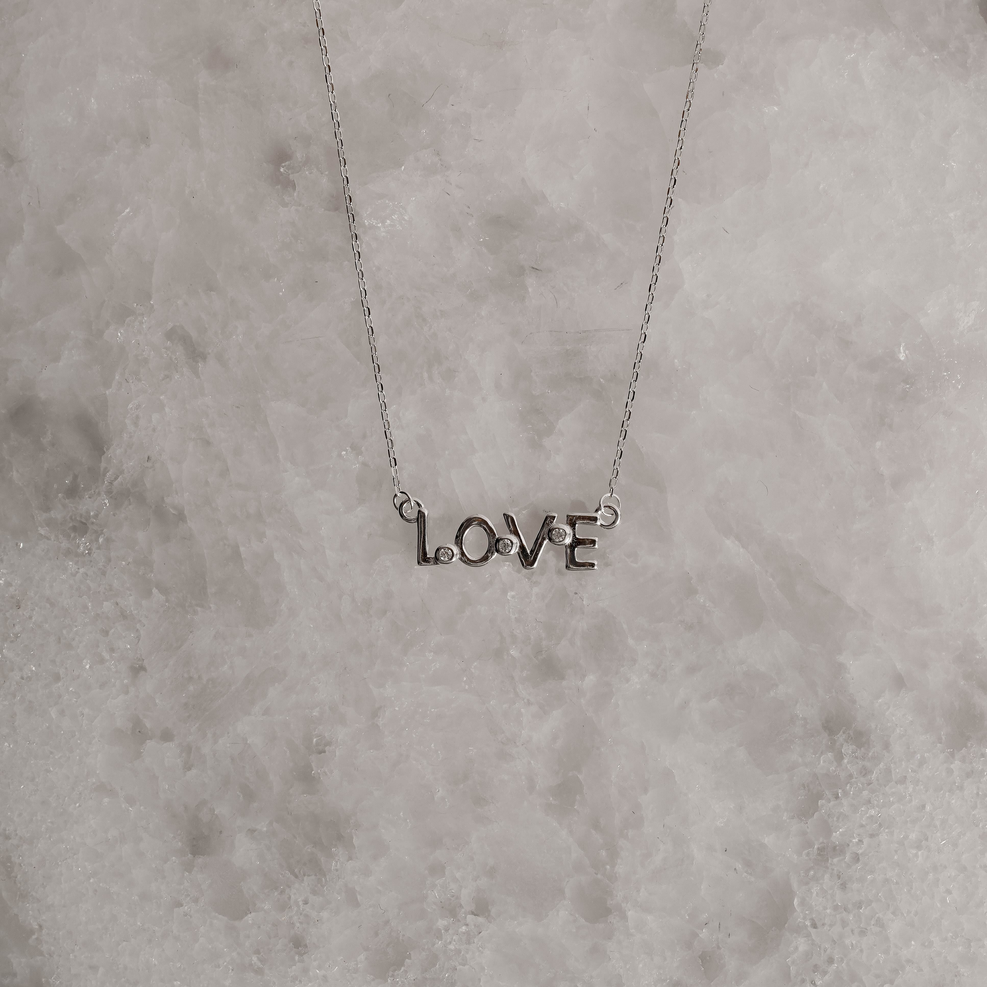 Imagem Secundária Colar entremeio love com zircônias 19mm 40+5cm