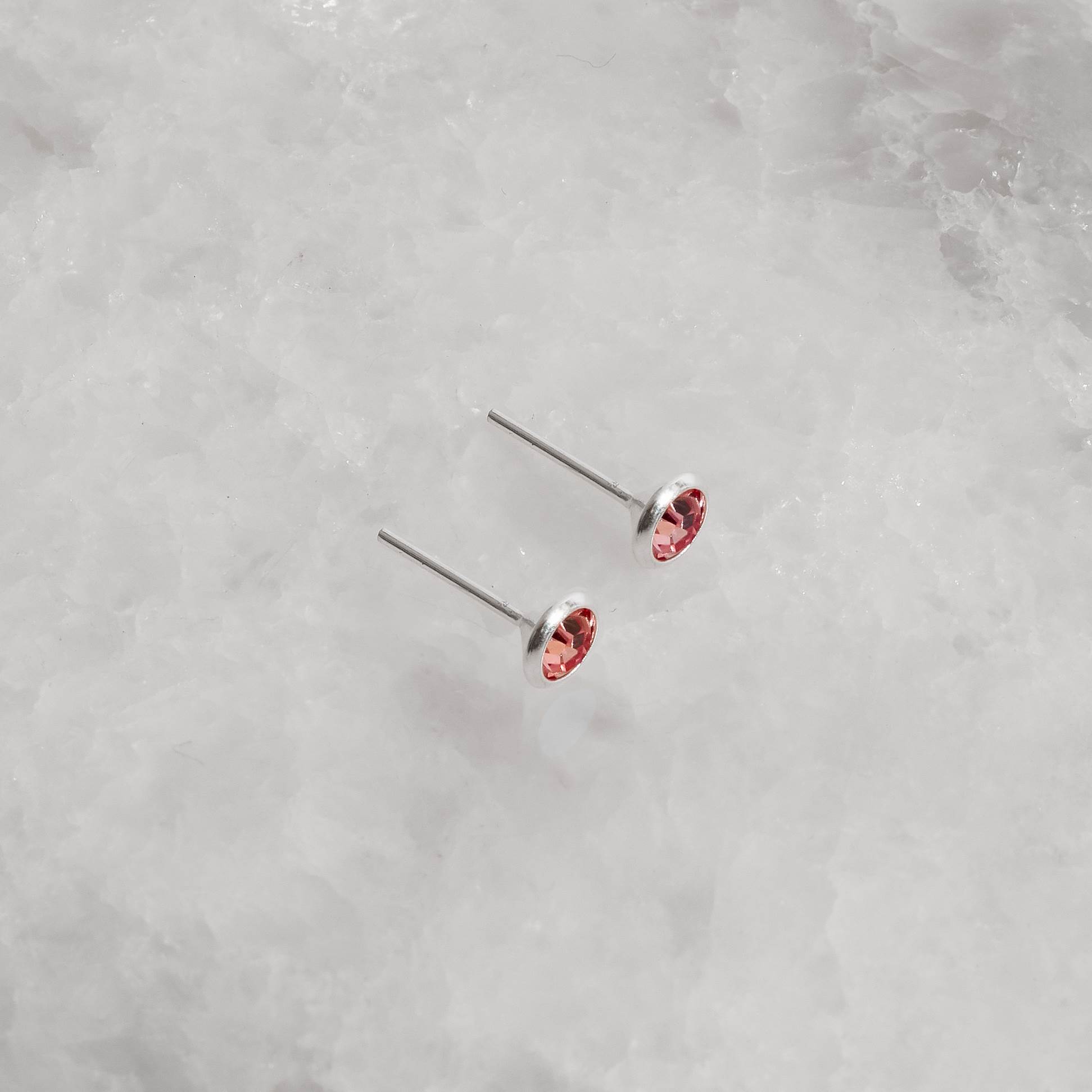 Imagem Secundária Brinco zircônia redonda embutida rosa 4mm