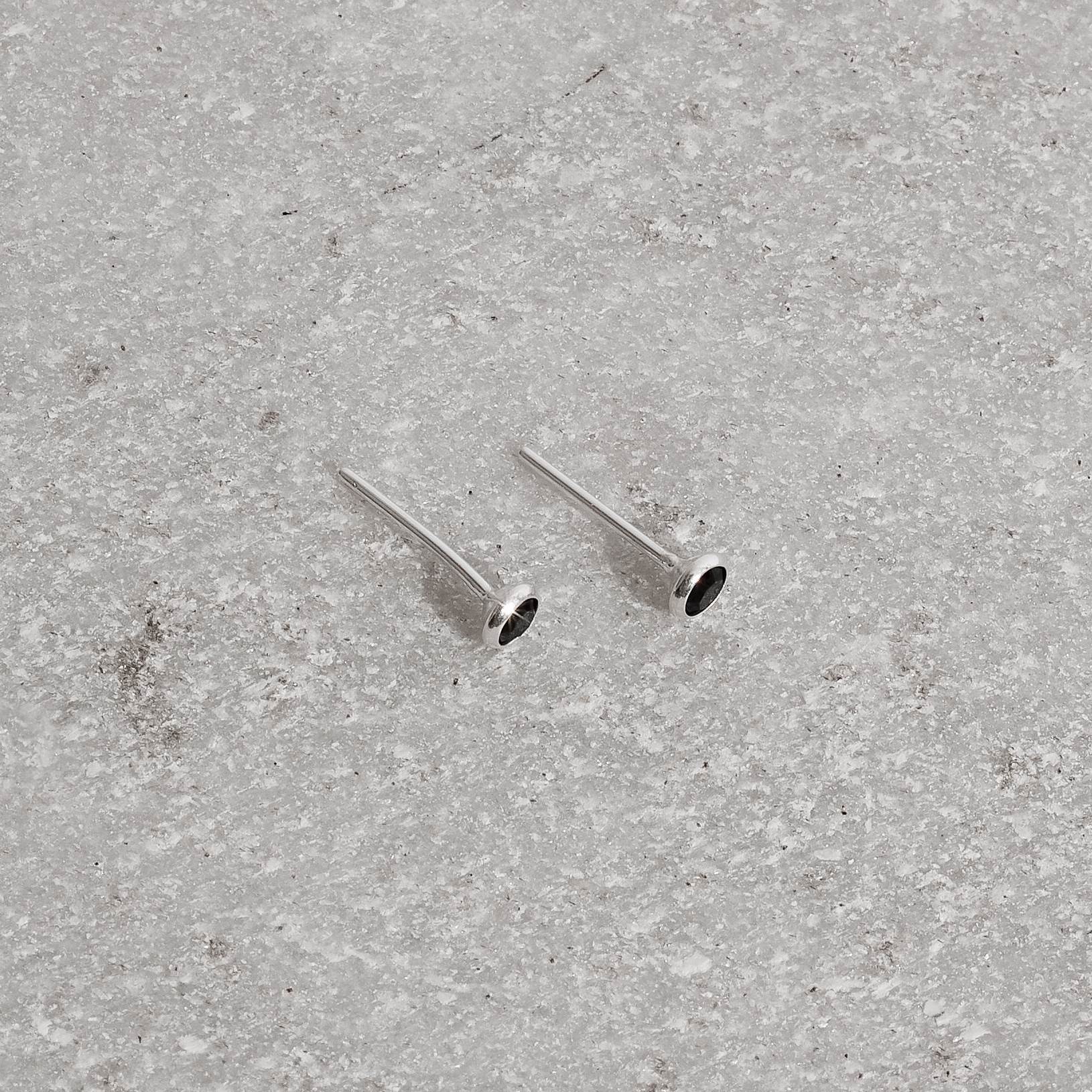 Imagem Secundária Brinco zircônia redonda embutida ônix 3mm
