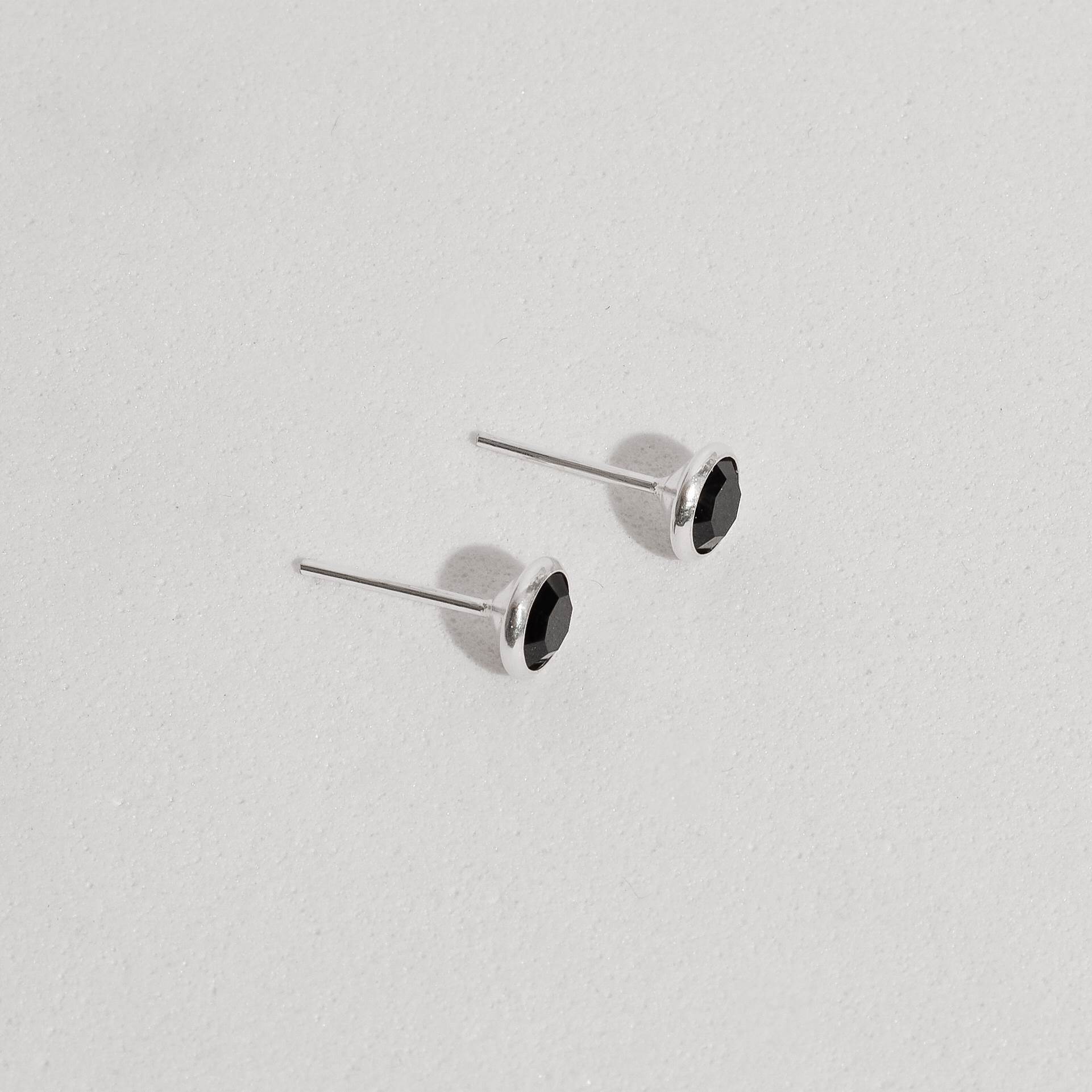 Imagem Secundária Brinco zircônia redonda ônix embutida 6mm