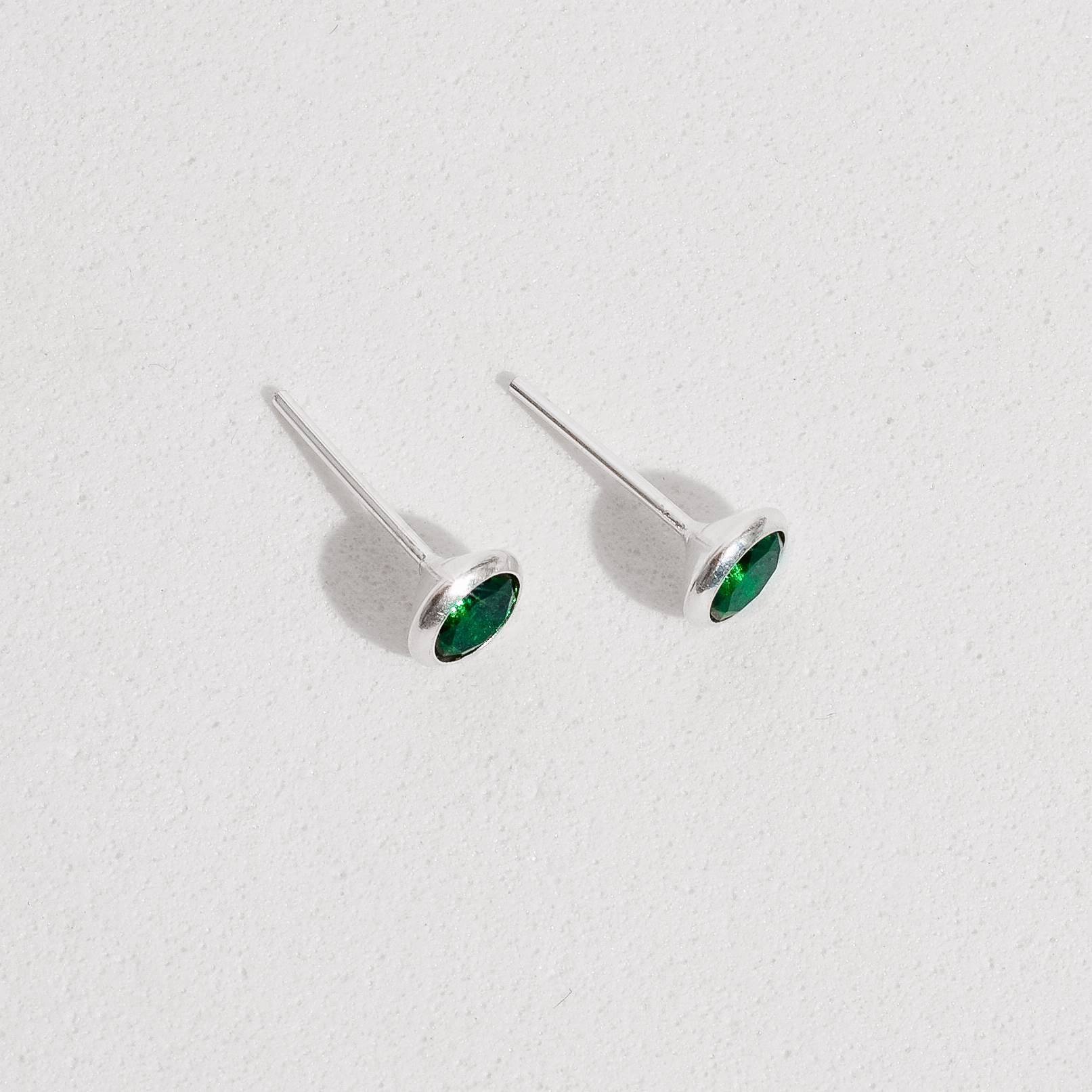 Imagem Secundária Brinco zircônia redonda embutida esmeralda 6mm