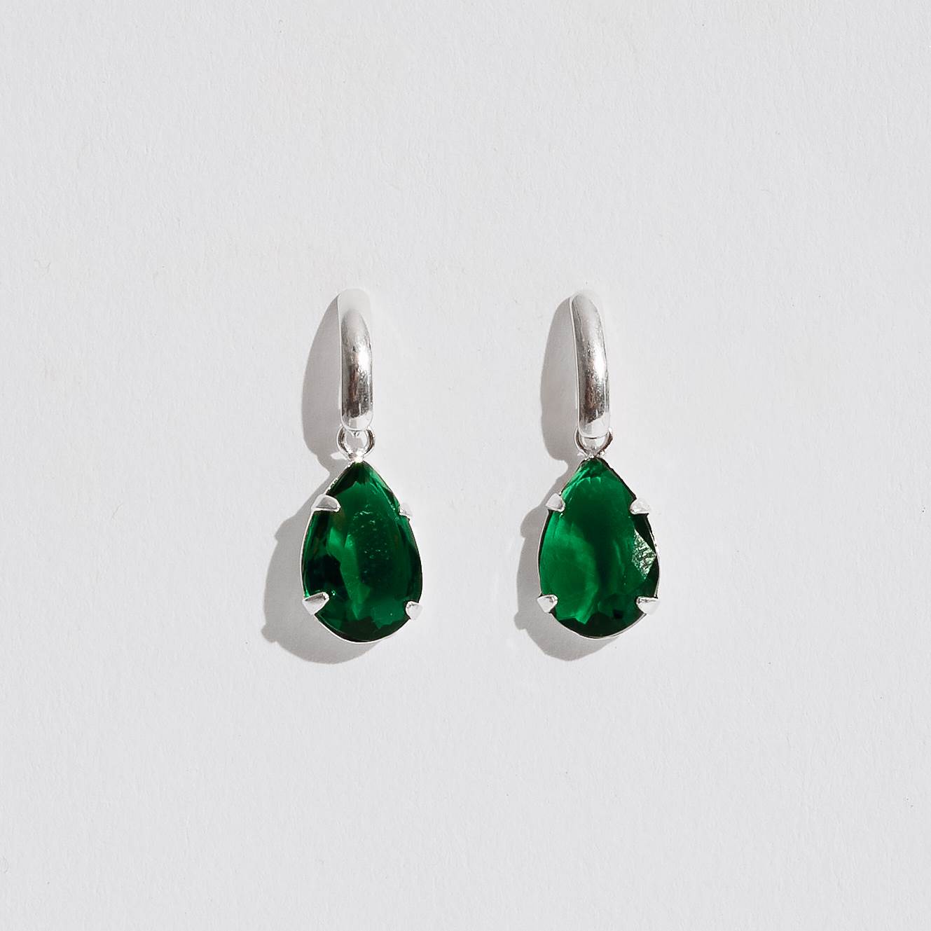 Imagem Brinco base com zircônia gota esmeralda 12mm