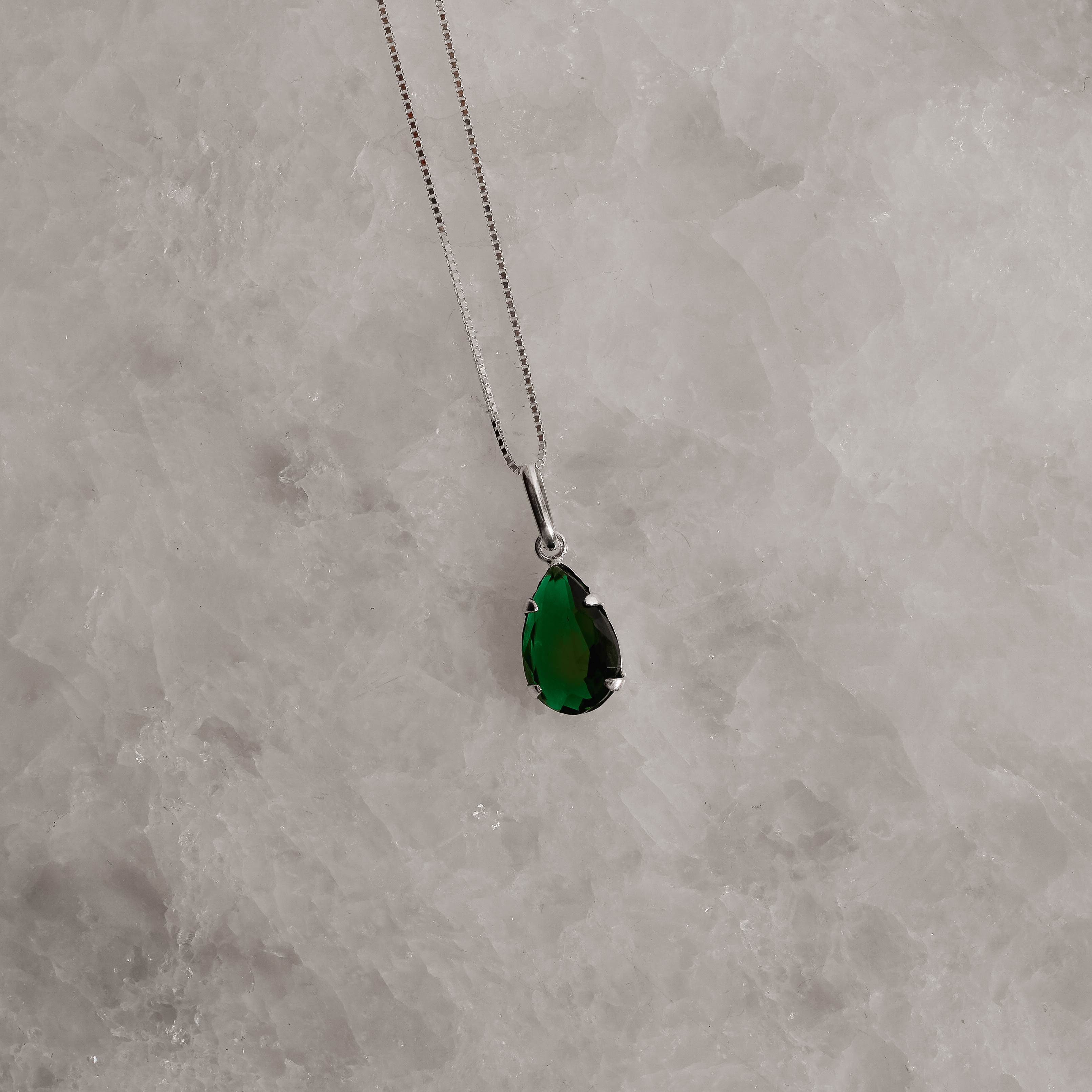 Imagem Secundária Colar pingente zircônia gota esmeralda 12mm 45cm