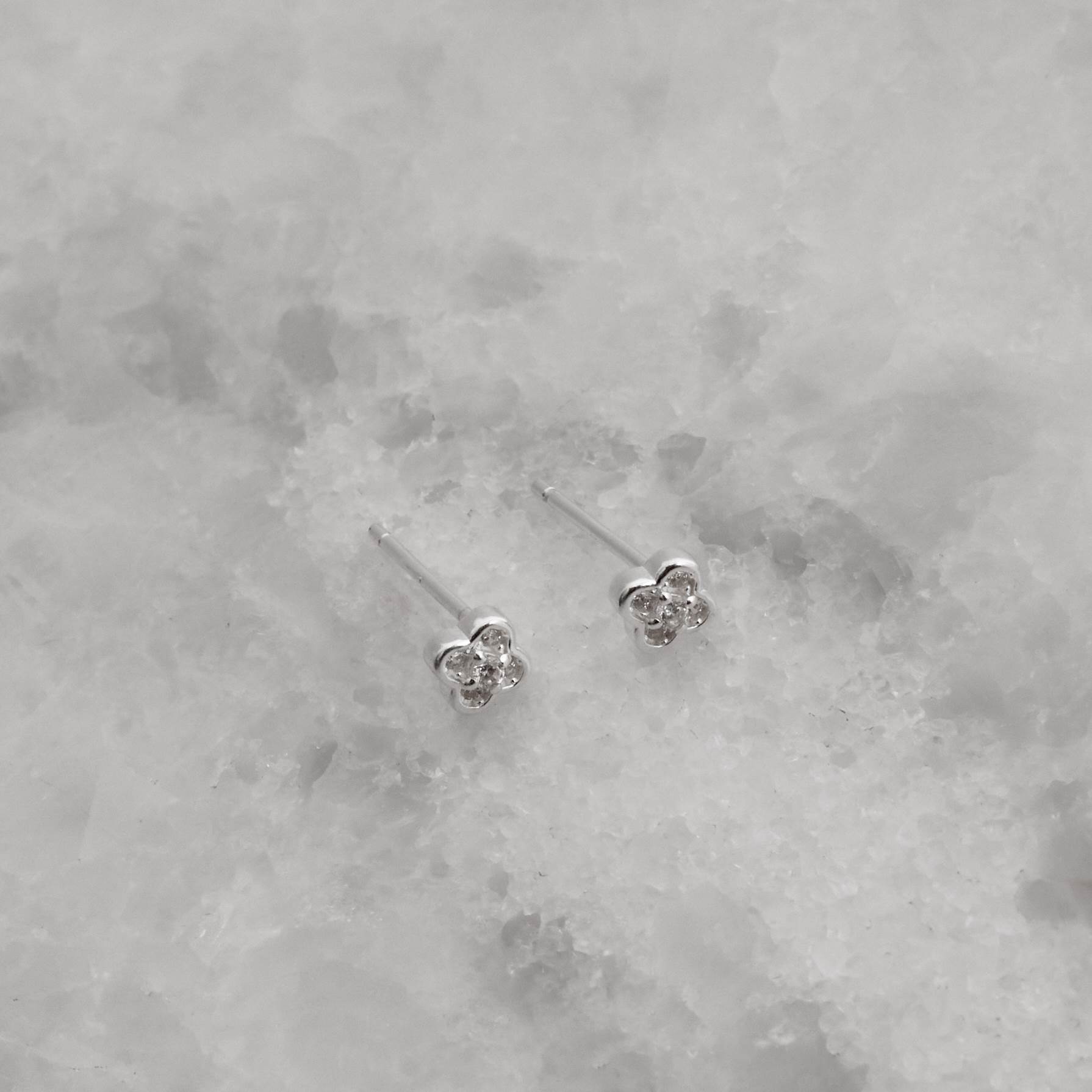 Imagem Secundária Brinco trevo com cravejado 5mm
