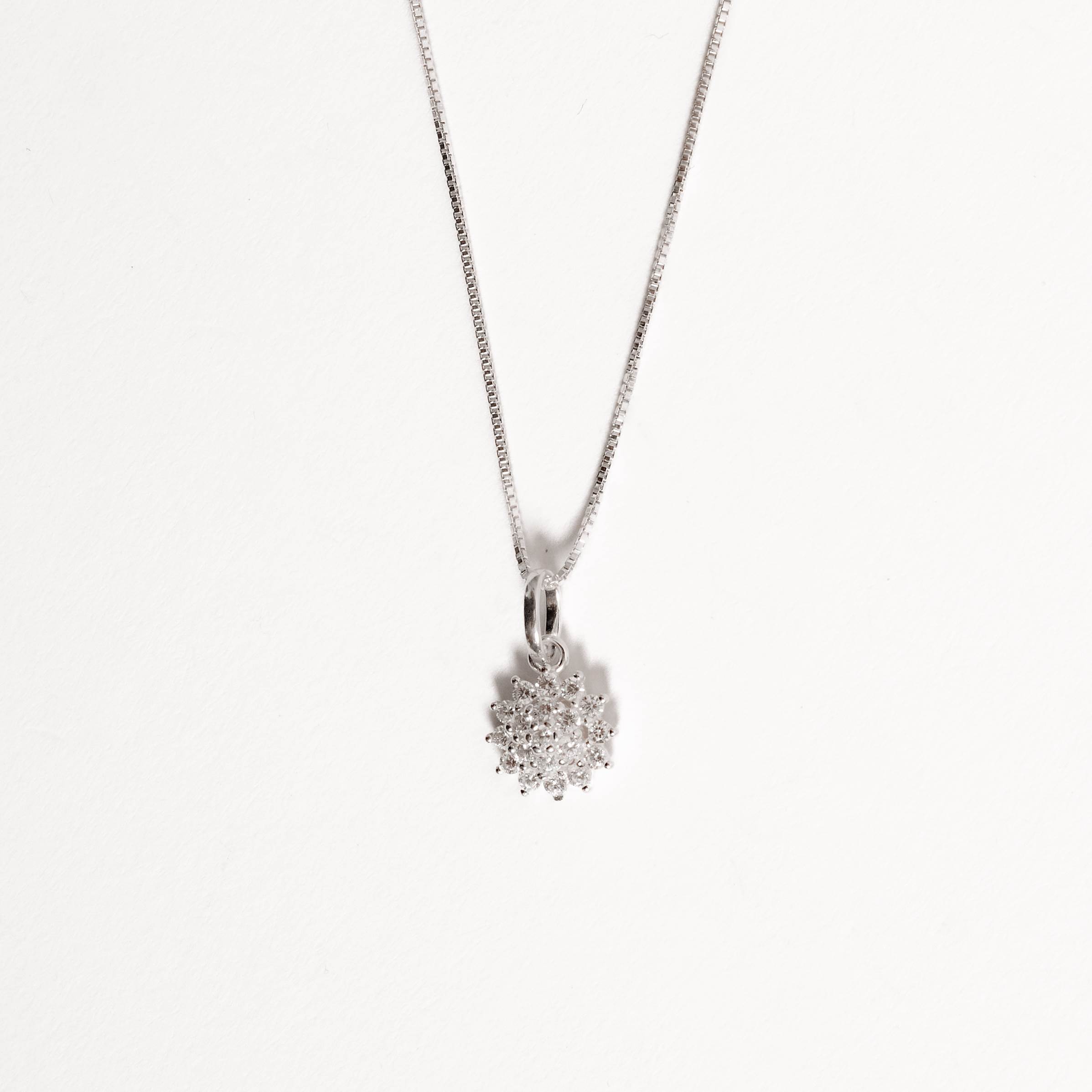 Imagem Colar pingente flor toda cravejada 9mm 45cm
