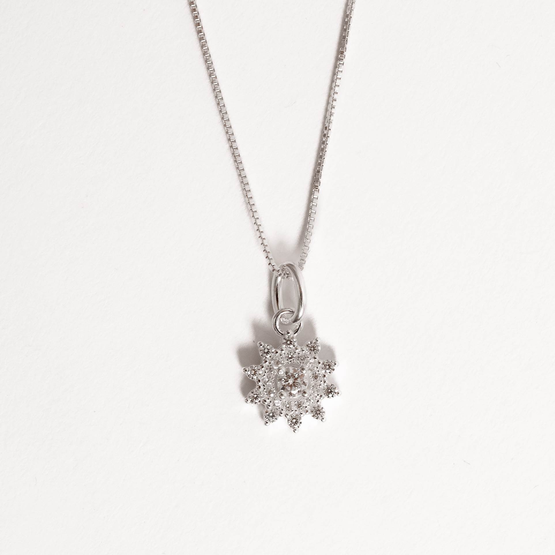 Imagem Colar pingente flor com cravejado 10mm 45cm