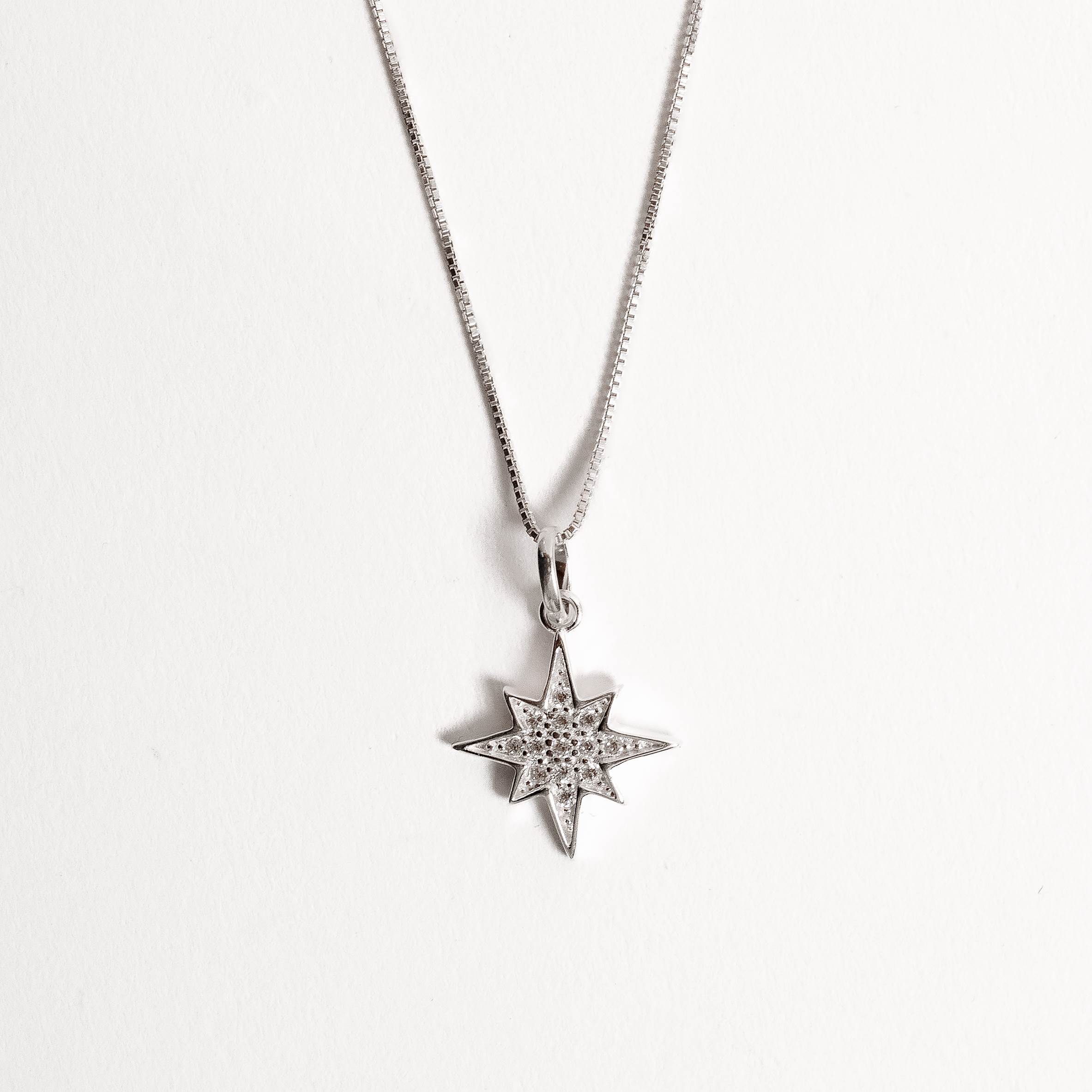 Imagem Colar pingente estrela 8 pontas cravejada 15mm 45cm