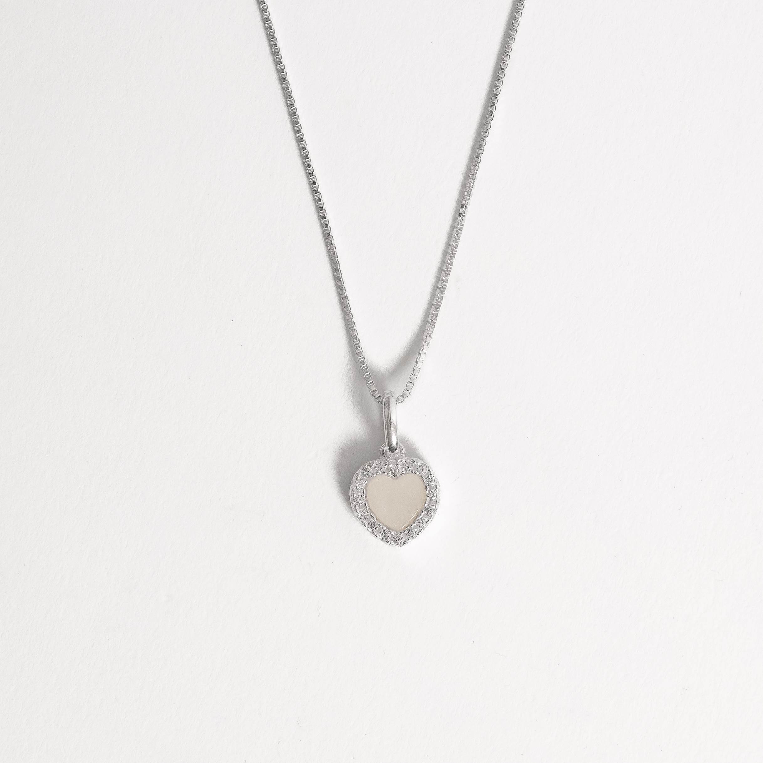 Colar pingente coração madrepérola com cravejado 8mm 40cm