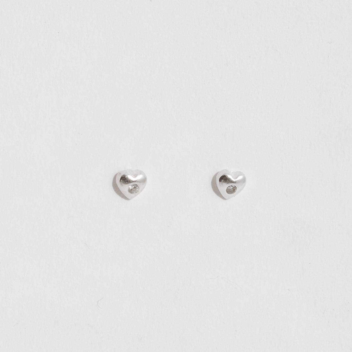 Imagem Brinco coração detalhe zircônia 5mm