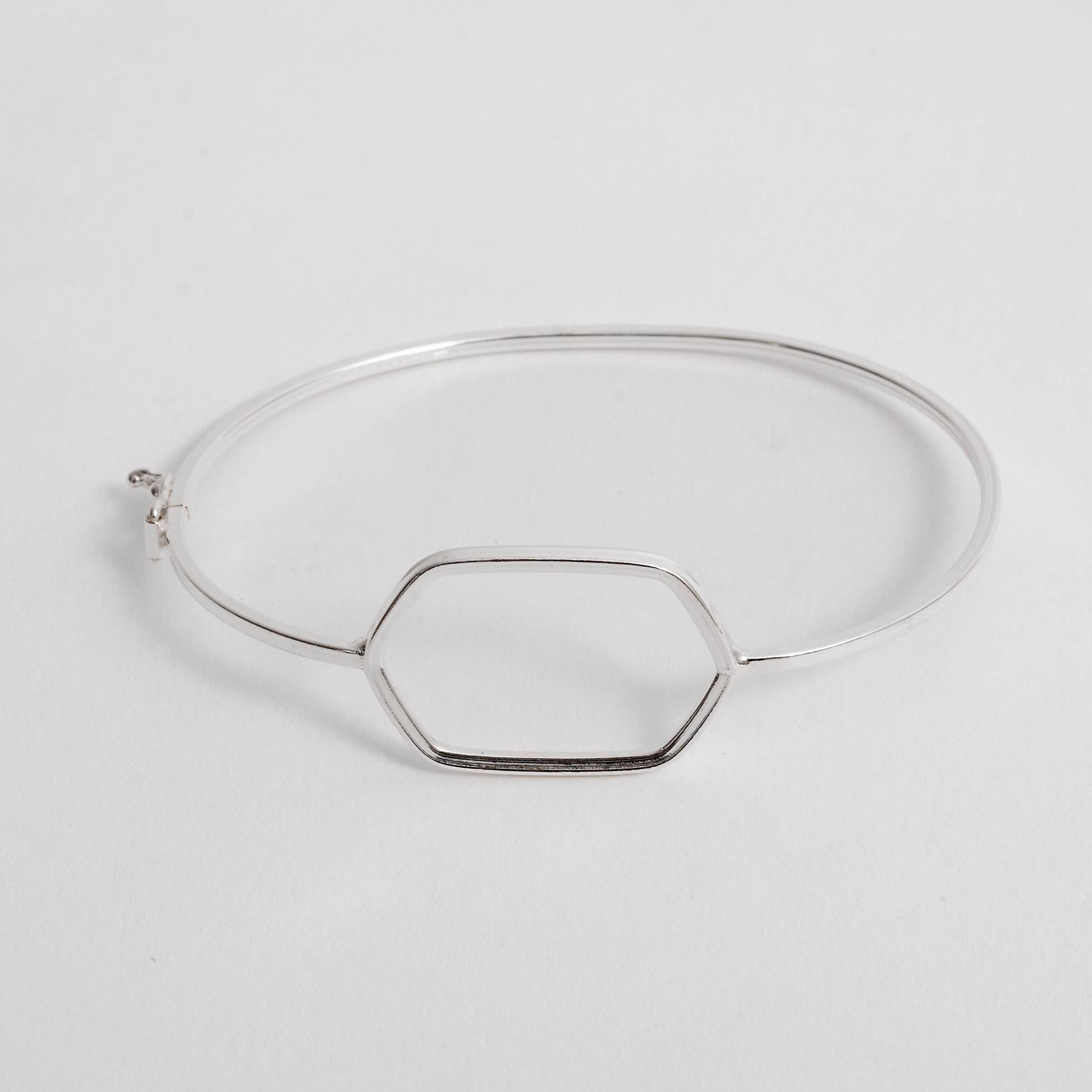 Imagem Bracelete fio quadrado entremeio hexágono